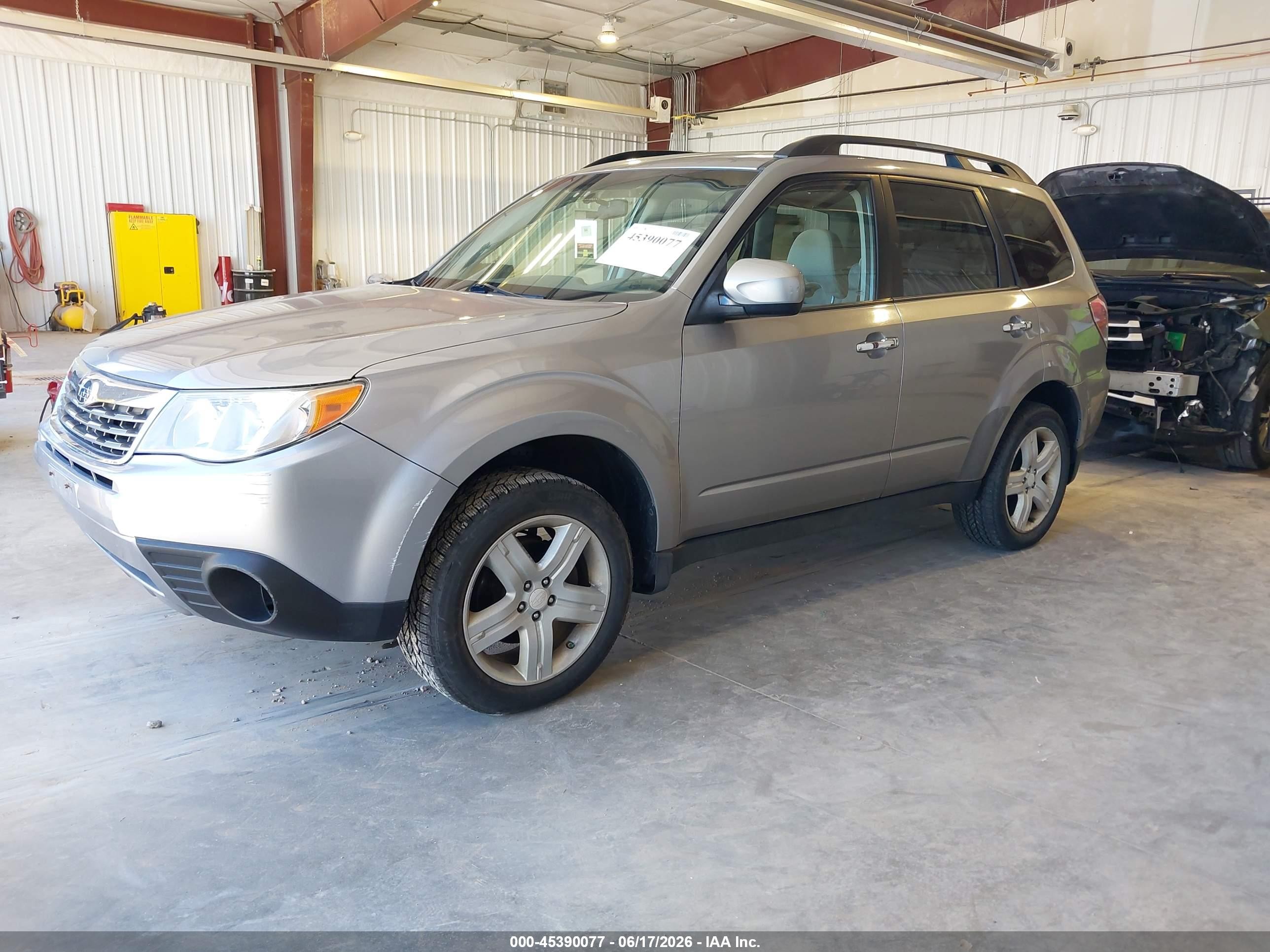 2009 Subaru Forester 2.5x Silver vin: JF2SH63619G779807