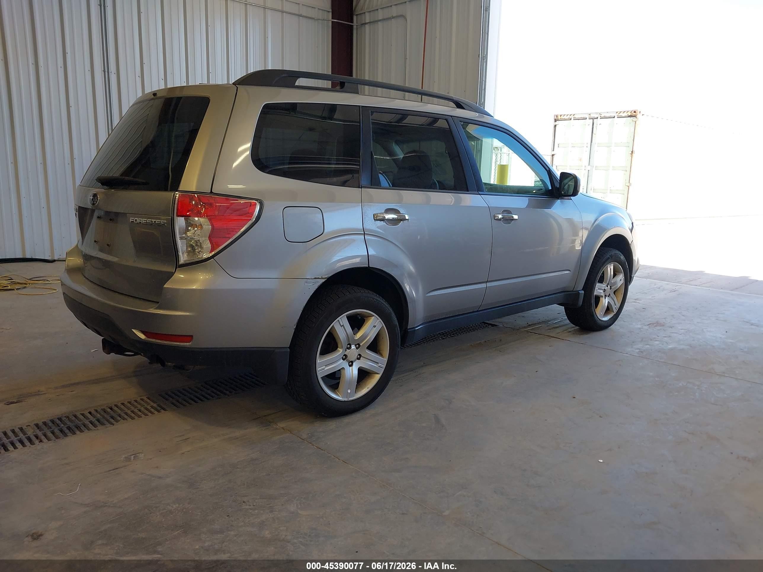 2009 Subaru Forester 2.5x Silver vin: JF2SH63619G779807