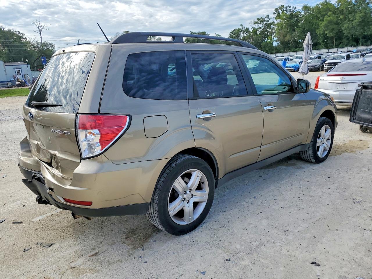 2009 Subaru Forester 2.5x Premium Tan vin: JF2SH63619H719987