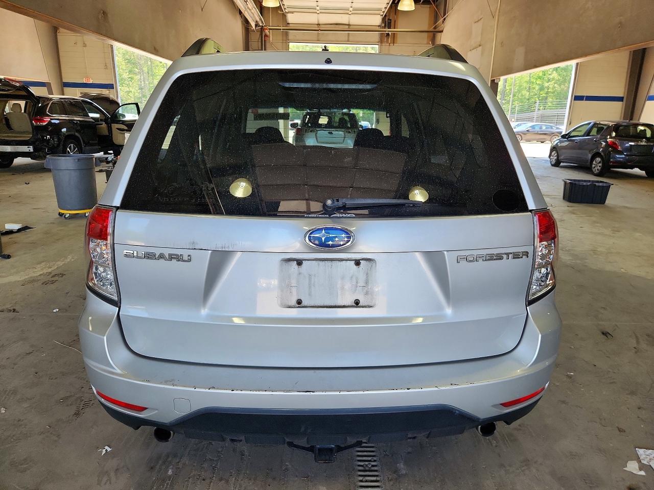 2009 Subaru Forester 2.5x Premium Silver vin: JF2SH63619H725496