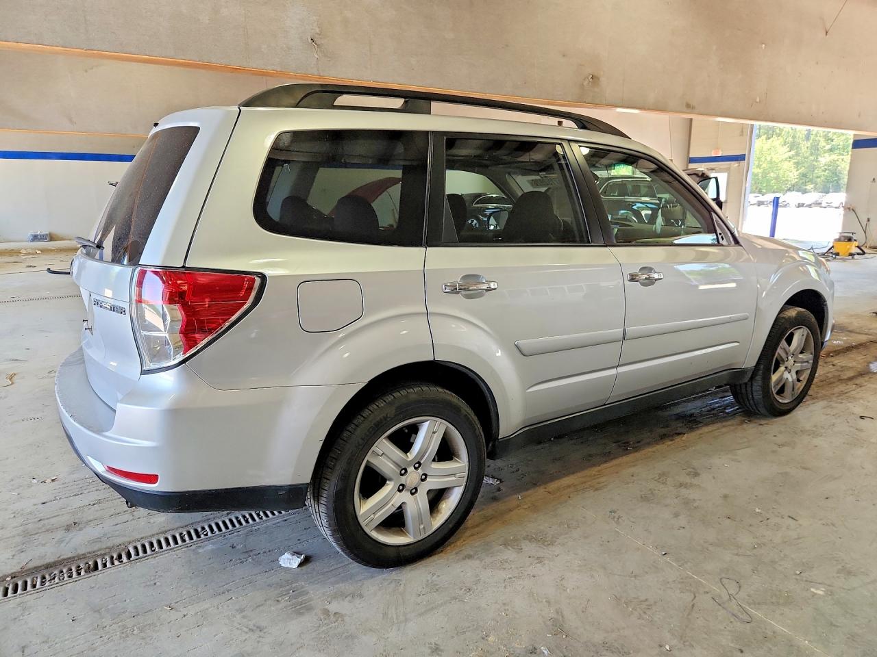 2009 Subaru Forester 2.5x Premium Silver vin: JF2SH63619H725496