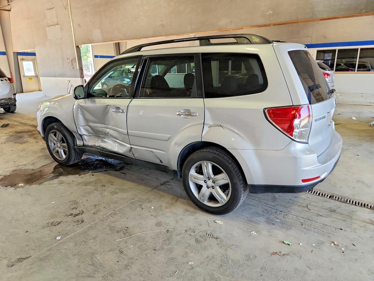2009 Subaru Forester 2.5x Premium Silver vin: JF2SH63619H725496