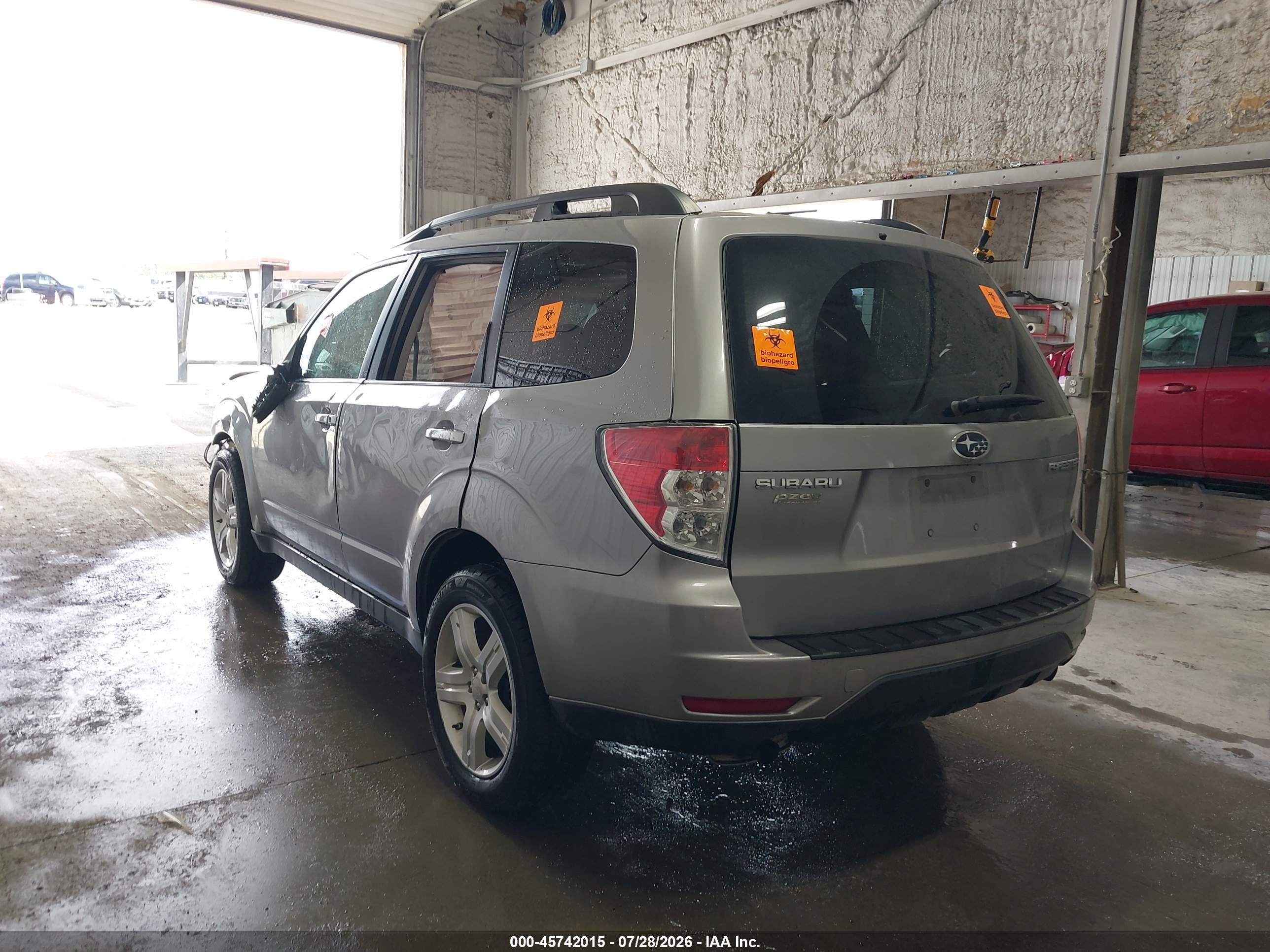 2009 Subaru Forester 2.5x Silver vin: JF2SH63619H785441
