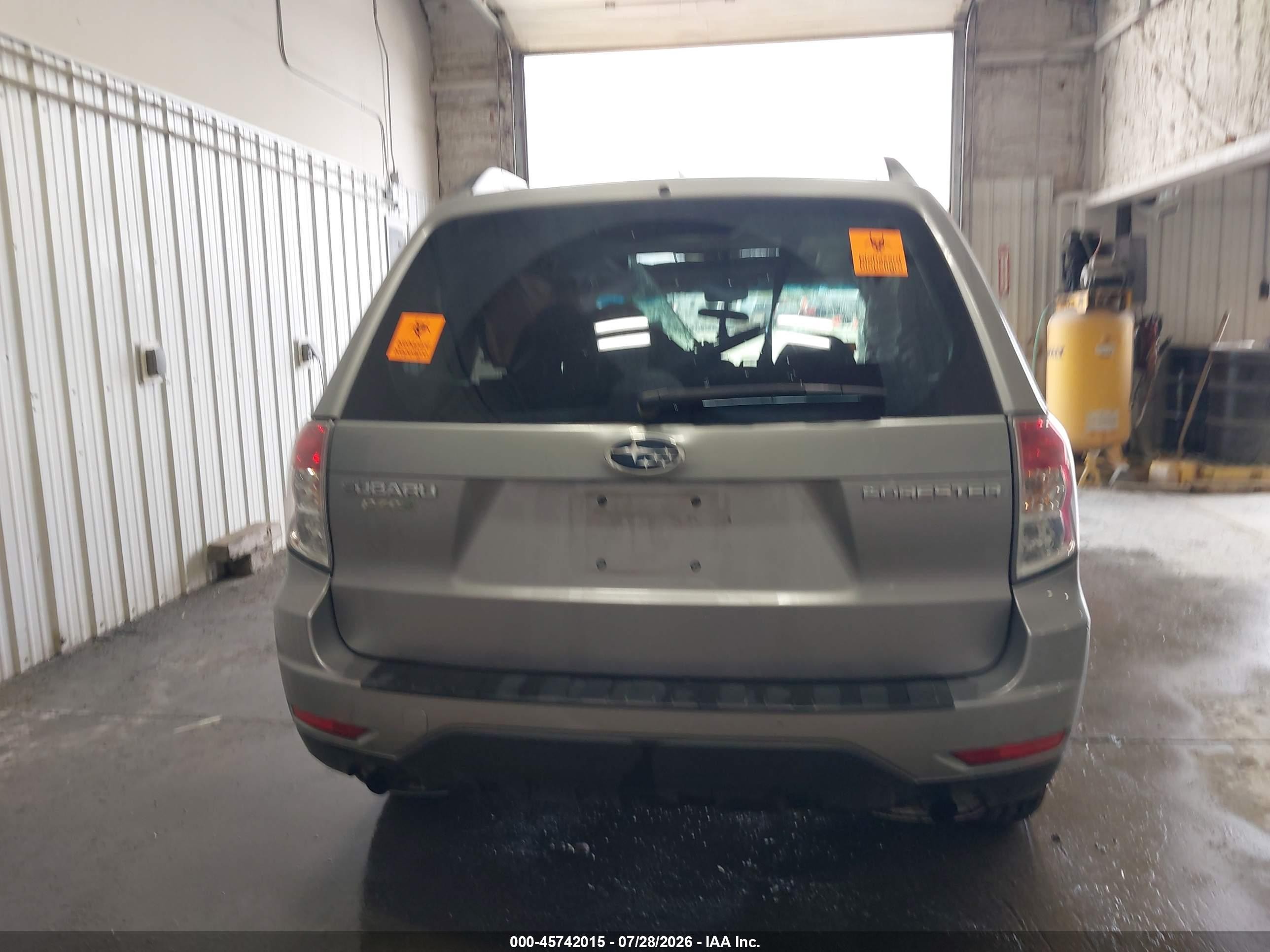 2009 Subaru Forester 2.5x Silver vin: JF2SH63619H785441