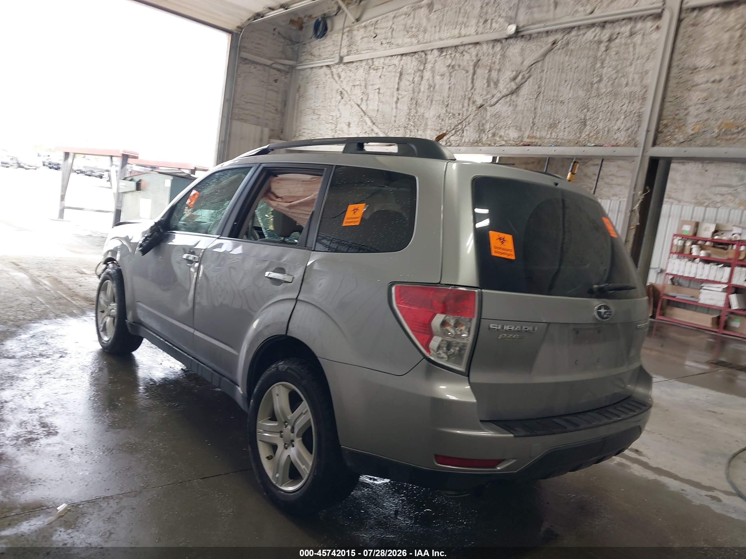 2009 Subaru Forester 2.5x Silver vin: JF2SH63619H785441