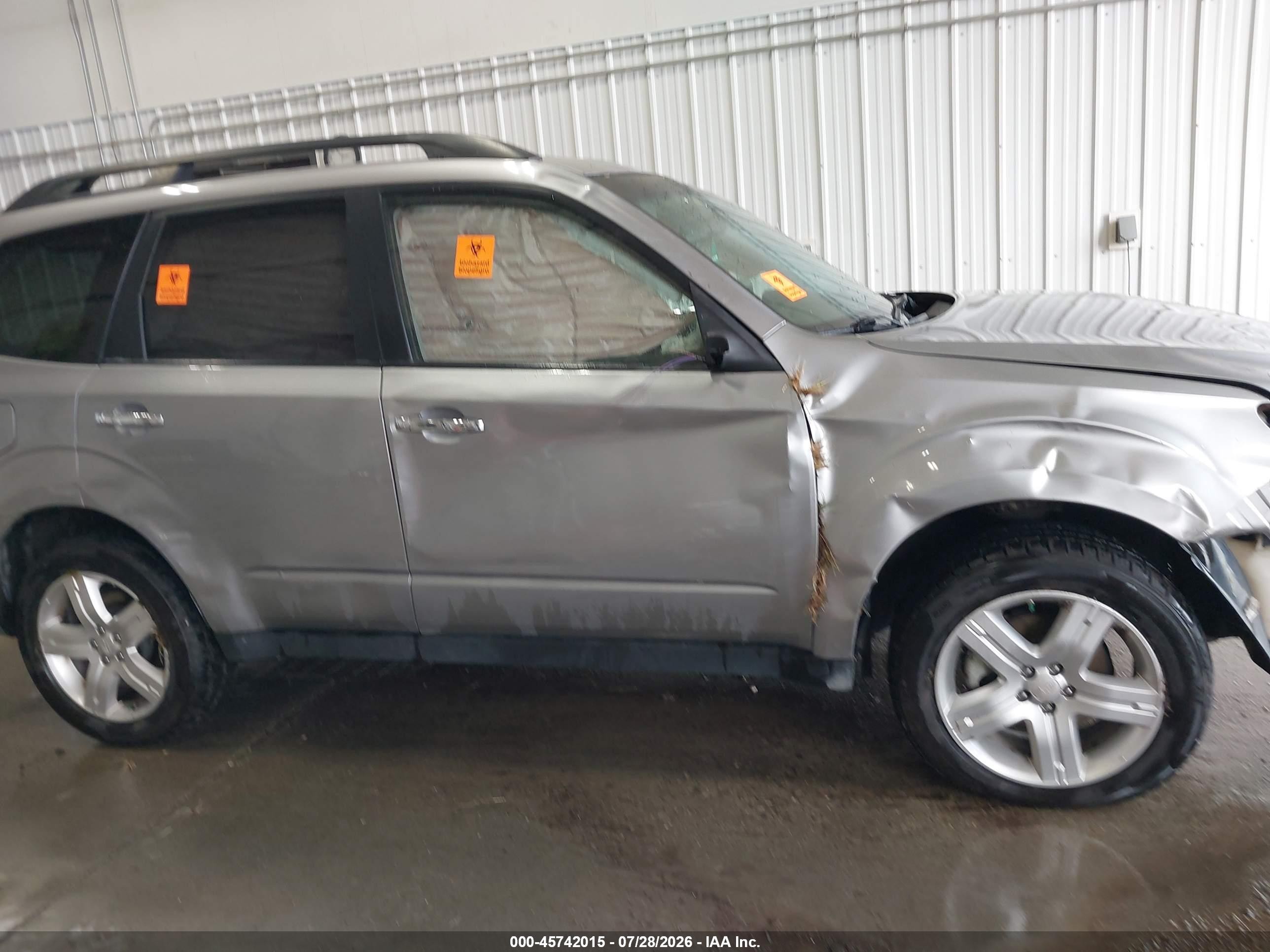 2009 Subaru Forester 2.5x Silver vin: JF2SH63619H785441