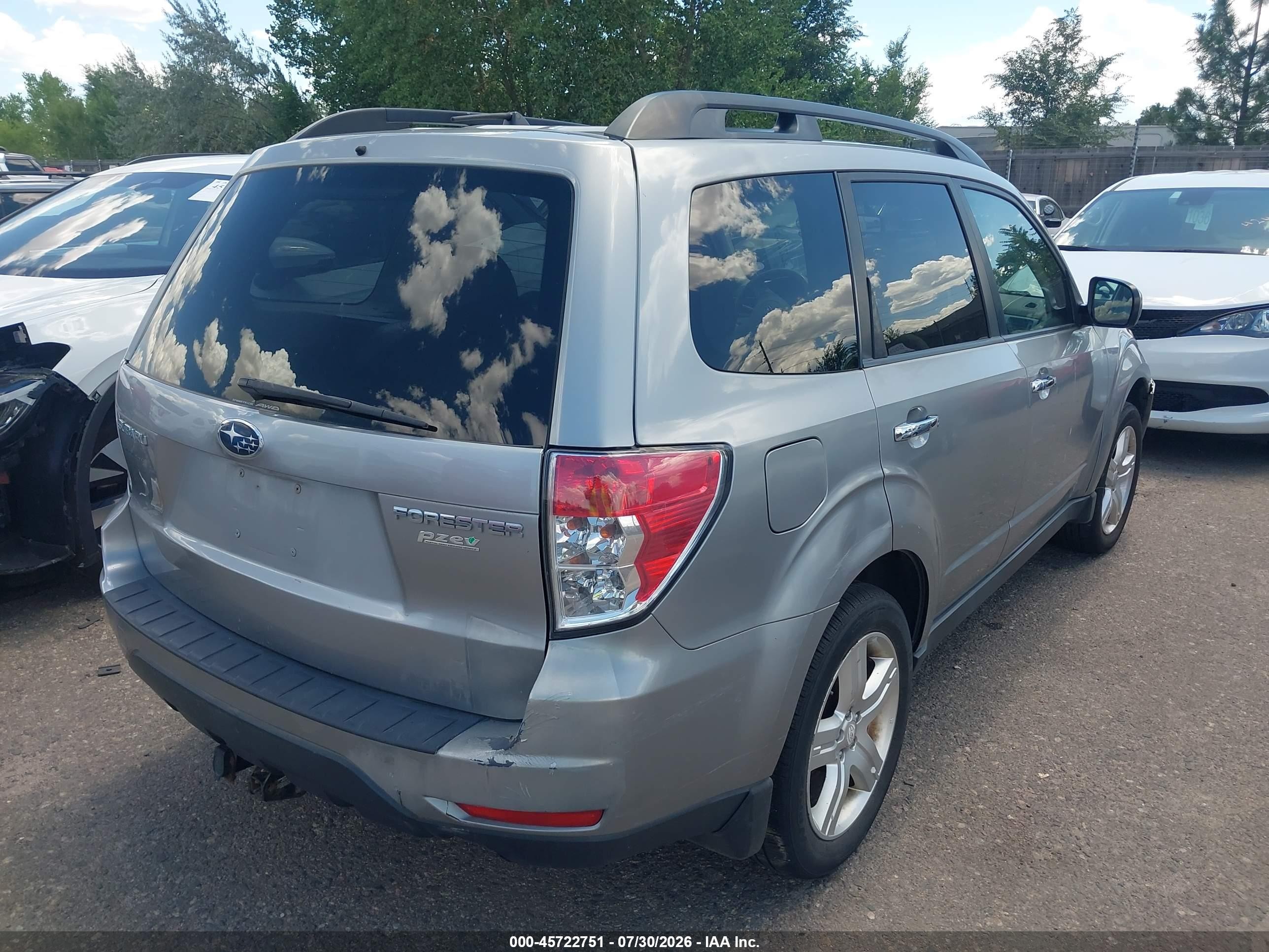 2009 Subaru Forester 2.5x Silver vin: JF2SH63629G746346