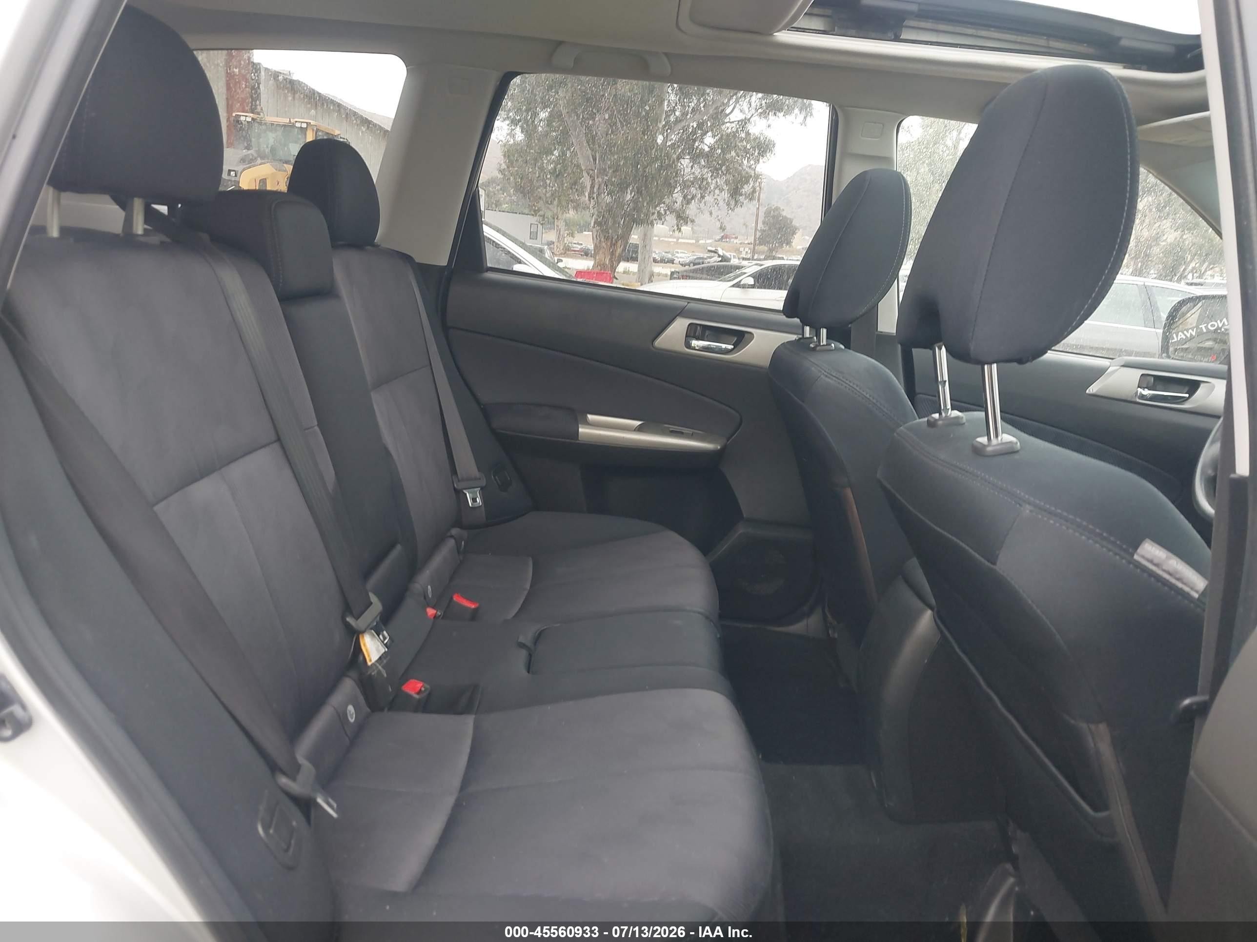 2009 Subaru Forester 2.5x Silver vin: JF2SH63629H711493