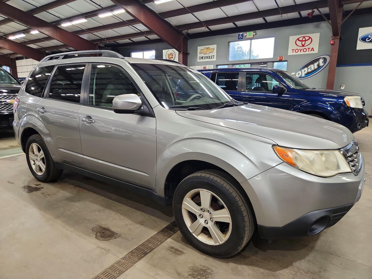 2009 Subaru Forester Silver vin: JF2SH63629H719402