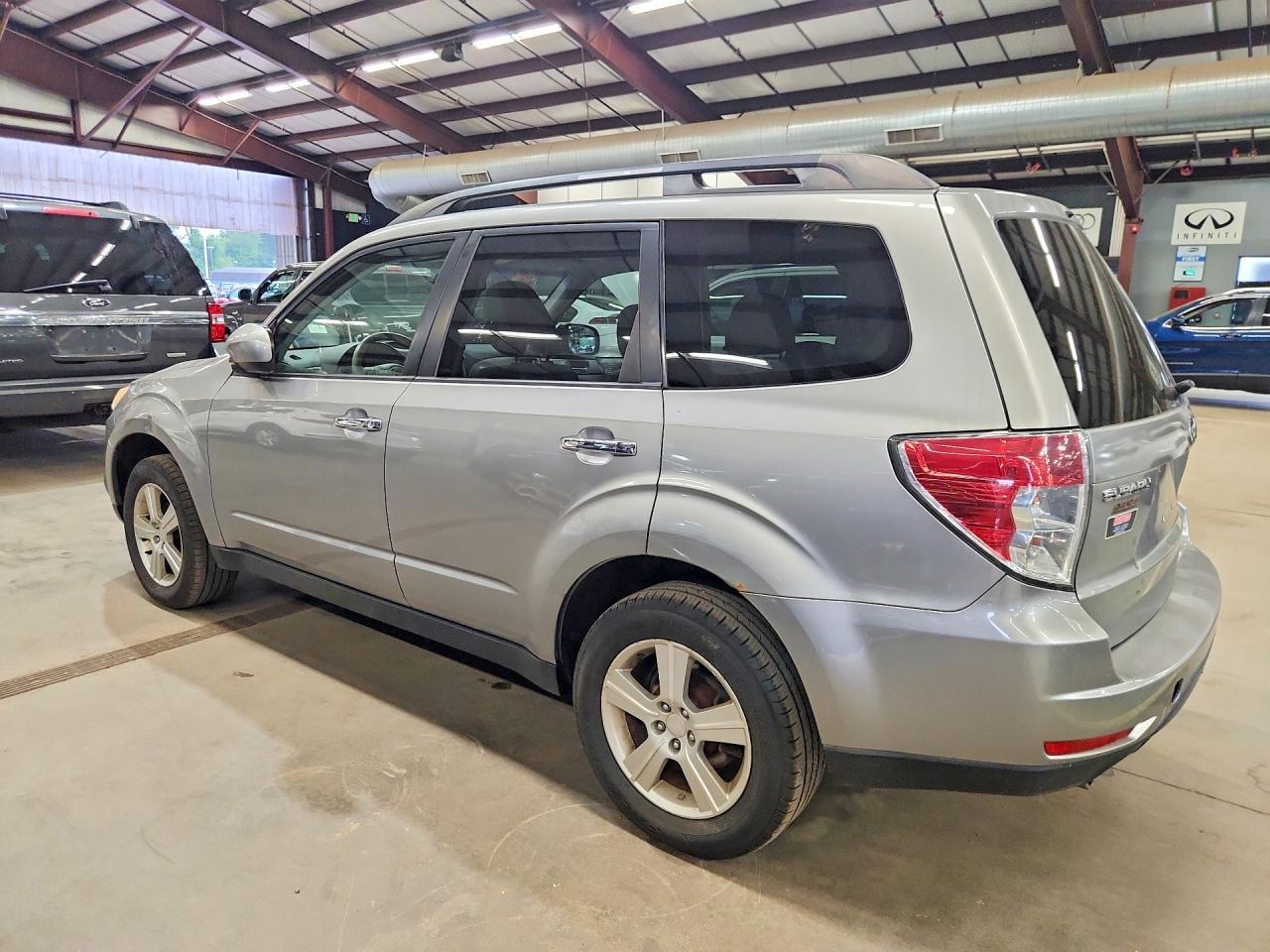 2009 Subaru Forester Silver vin: JF2SH63629H719402