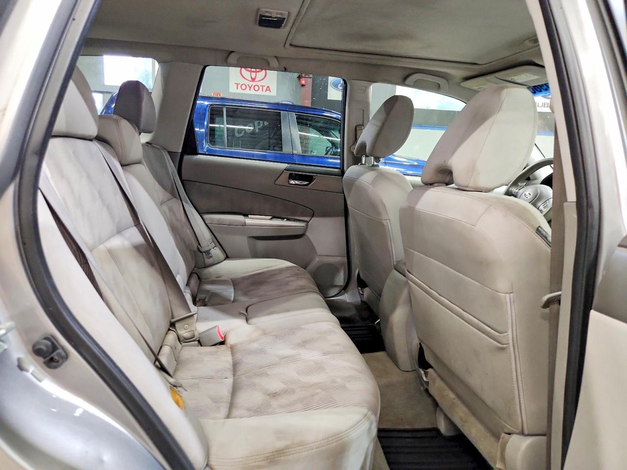 2009 Subaru Forester Silver vin: JF2SH63629H719402