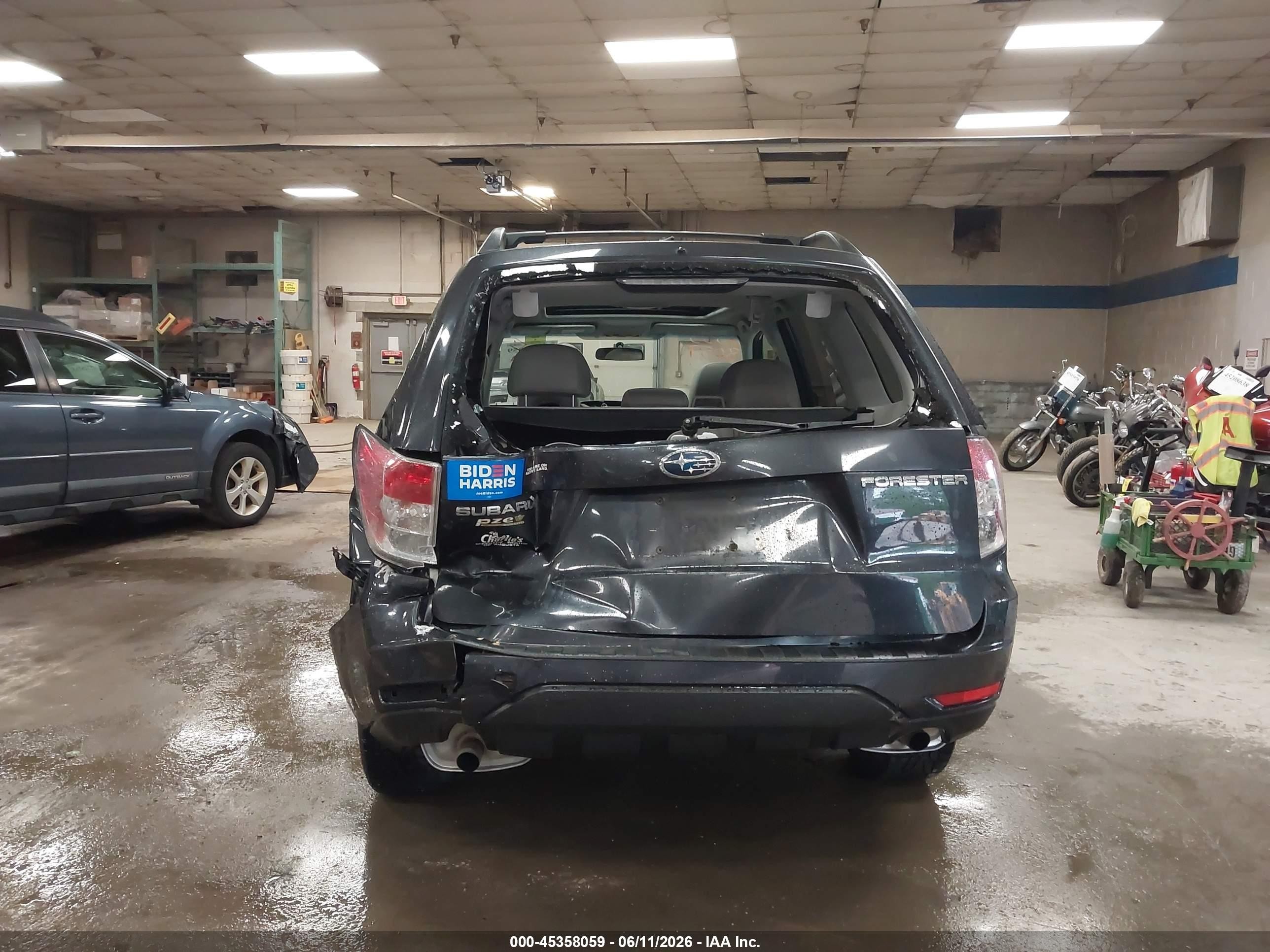 2009 Subaru Forester 2.5x Blue vin: JF2SH63639H788440