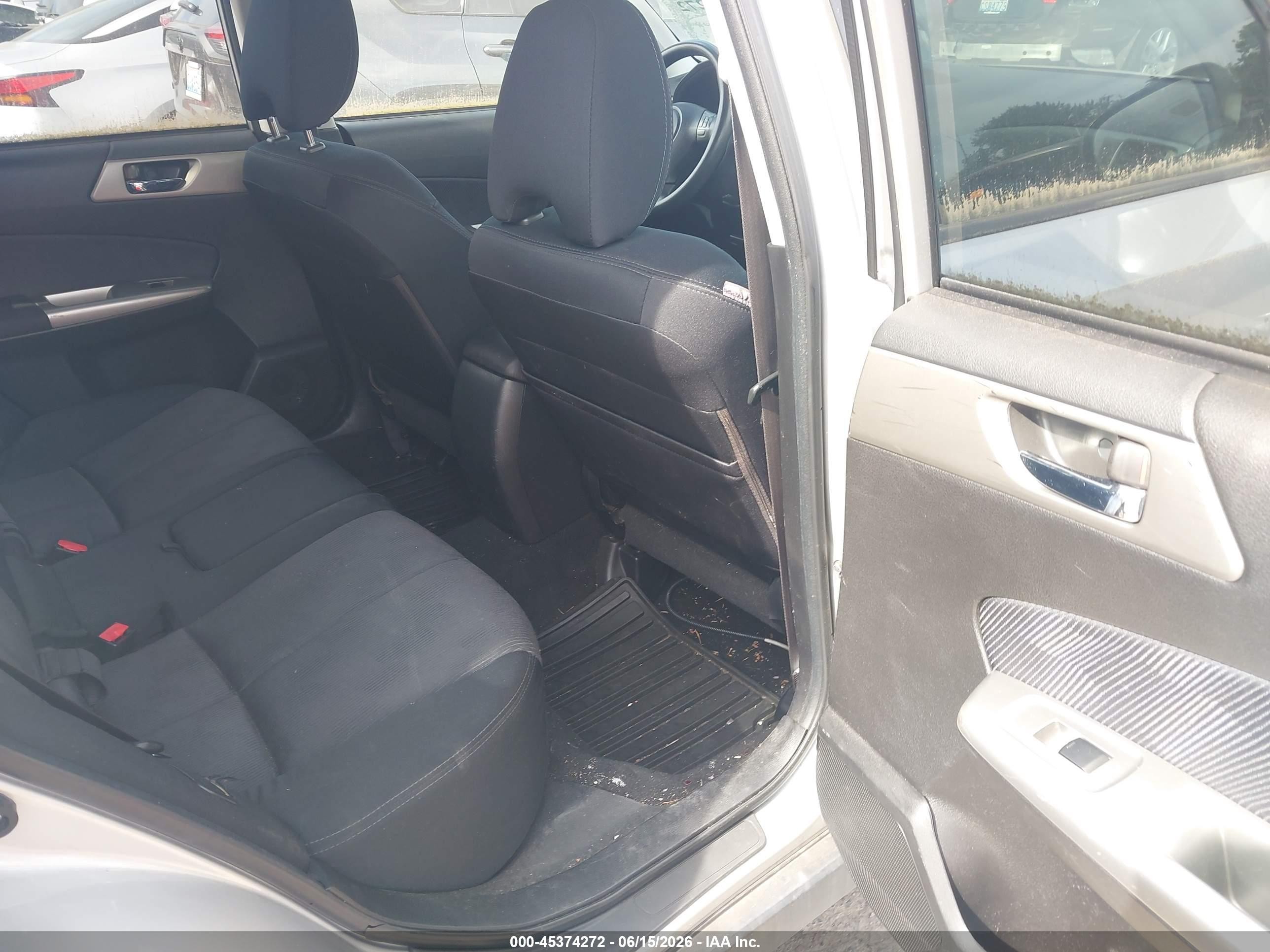 2009 Subaru Forester 2.5x Silver vin: JF2SH63649H728232