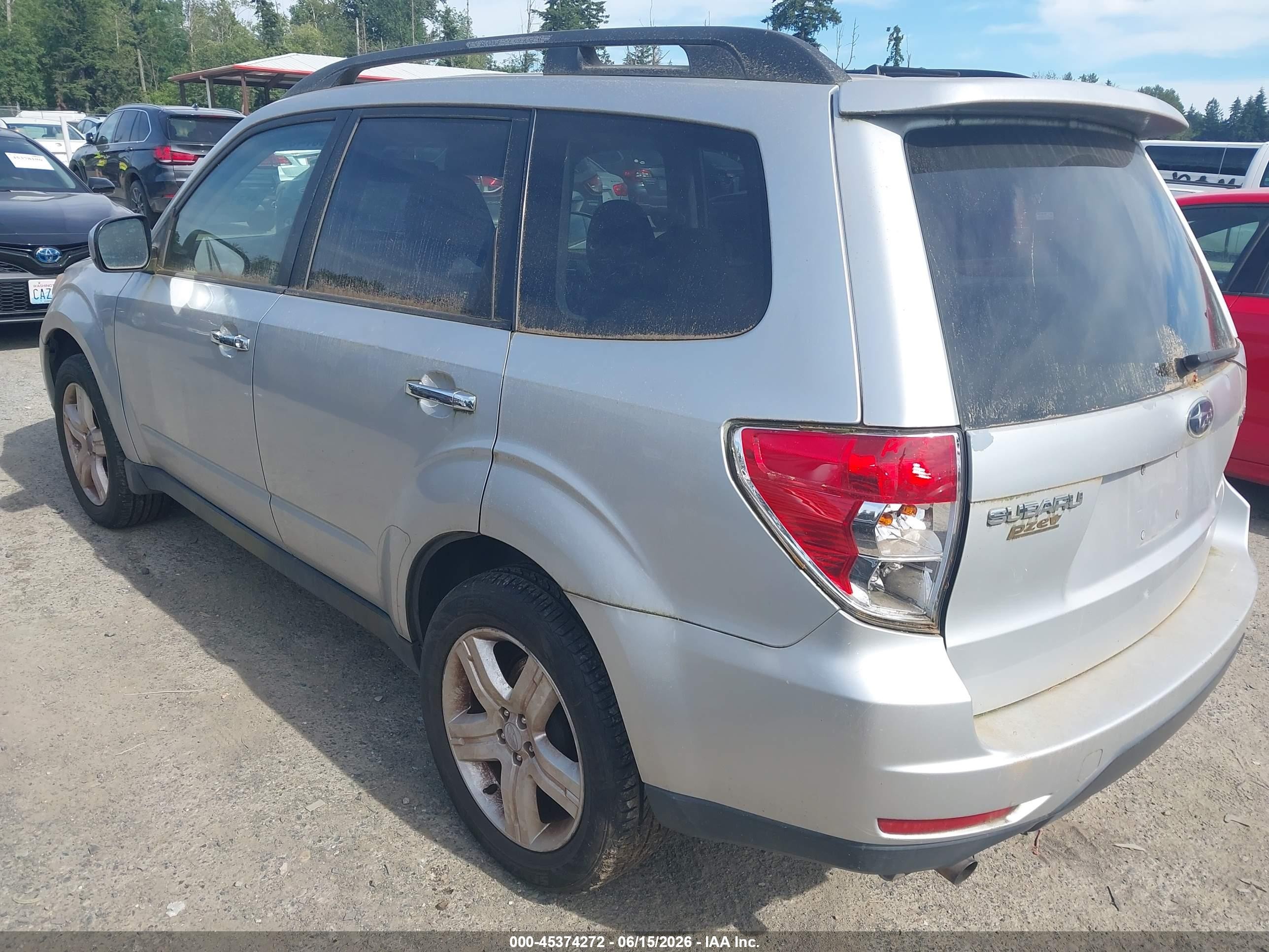 2009 Subaru Forester 2.5x Silver vin: JF2SH63649H728232