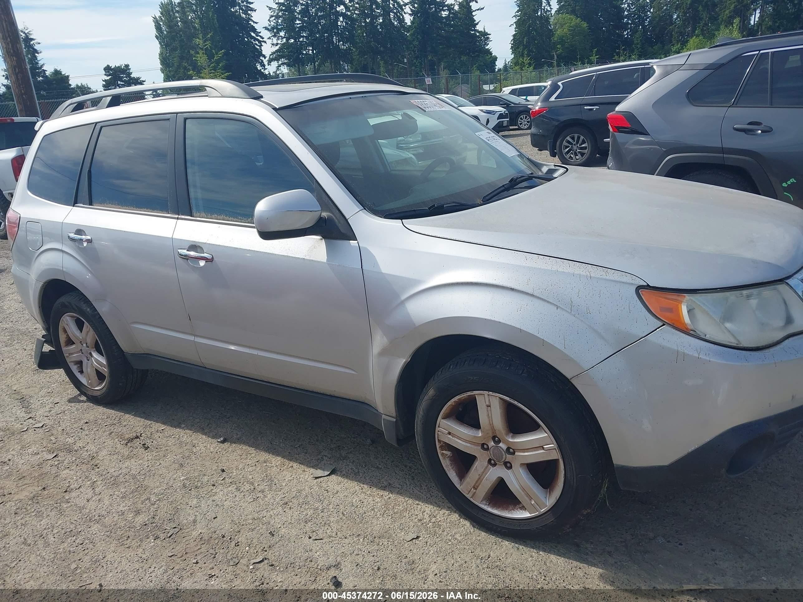 2009 Subaru Forester 2.5x Silver vin: JF2SH63649H728232
