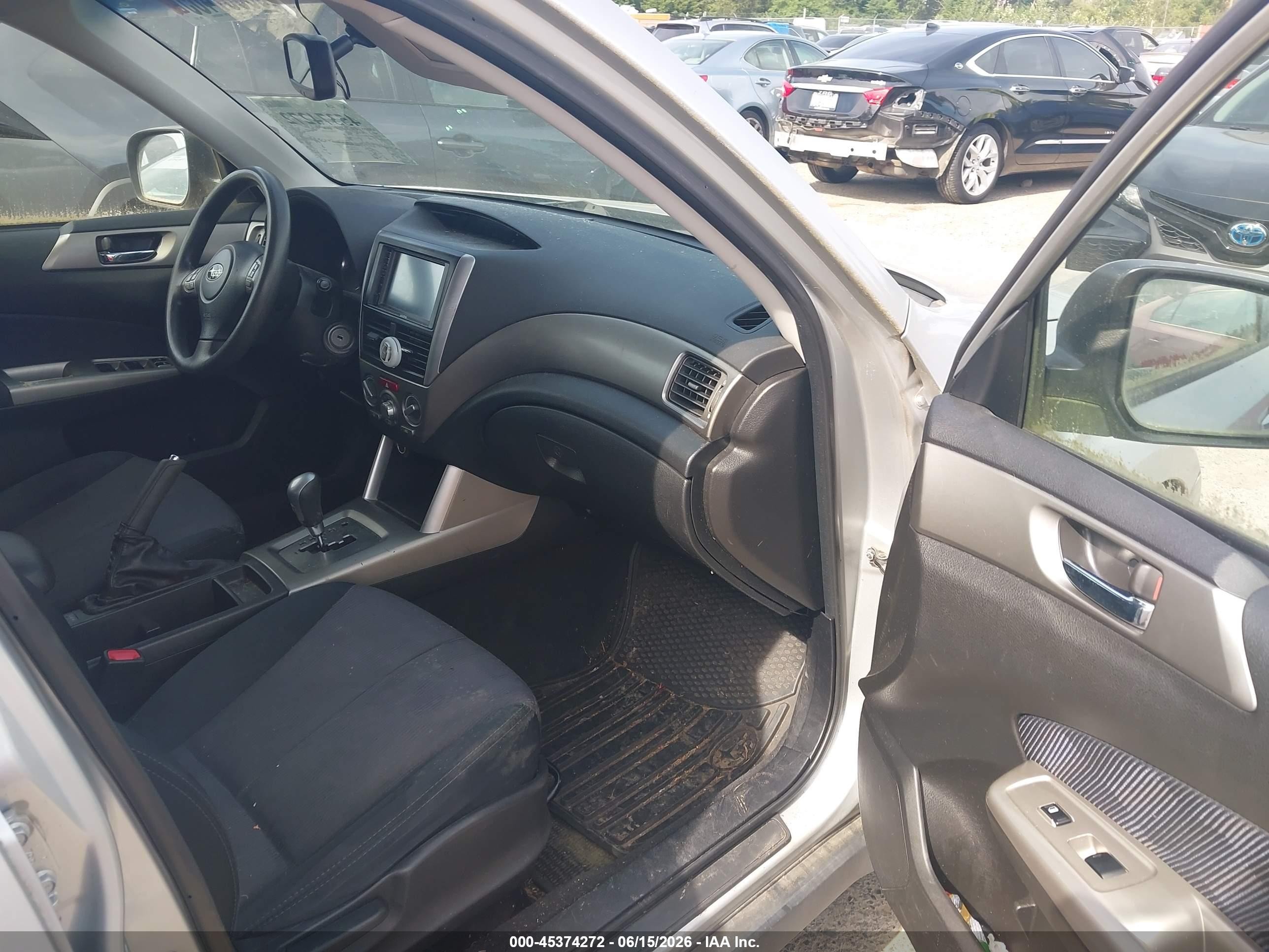 2009 Subaru Forester 2.5x Silver vin: JF2SH63649H728232