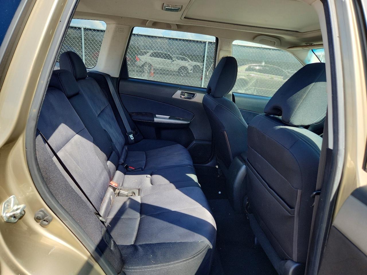 2009 Subaru Forester 2.5x Premium Tan vin: JF2SH63659H704814