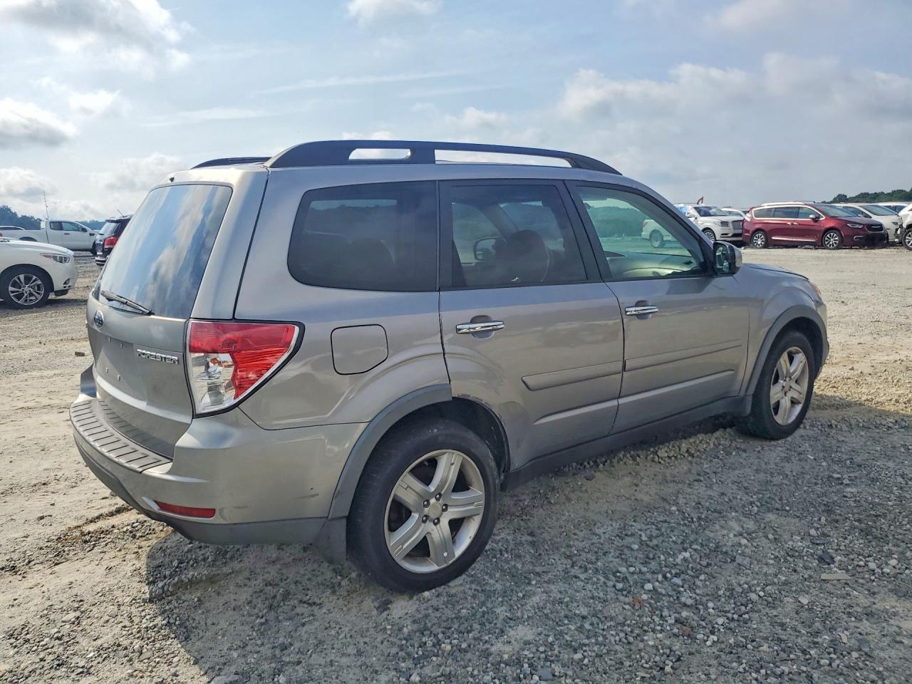 2009 Subaru Forester 2.5x Premium Silver vin: JF2SH63659H721581