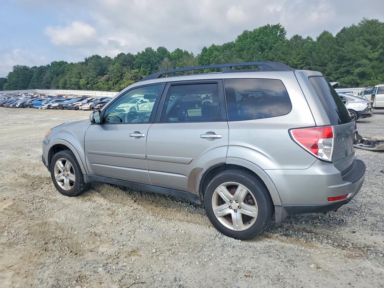 2009 Subaru Forester 2.5x Premium Silver vin: JF2SH63659H721581