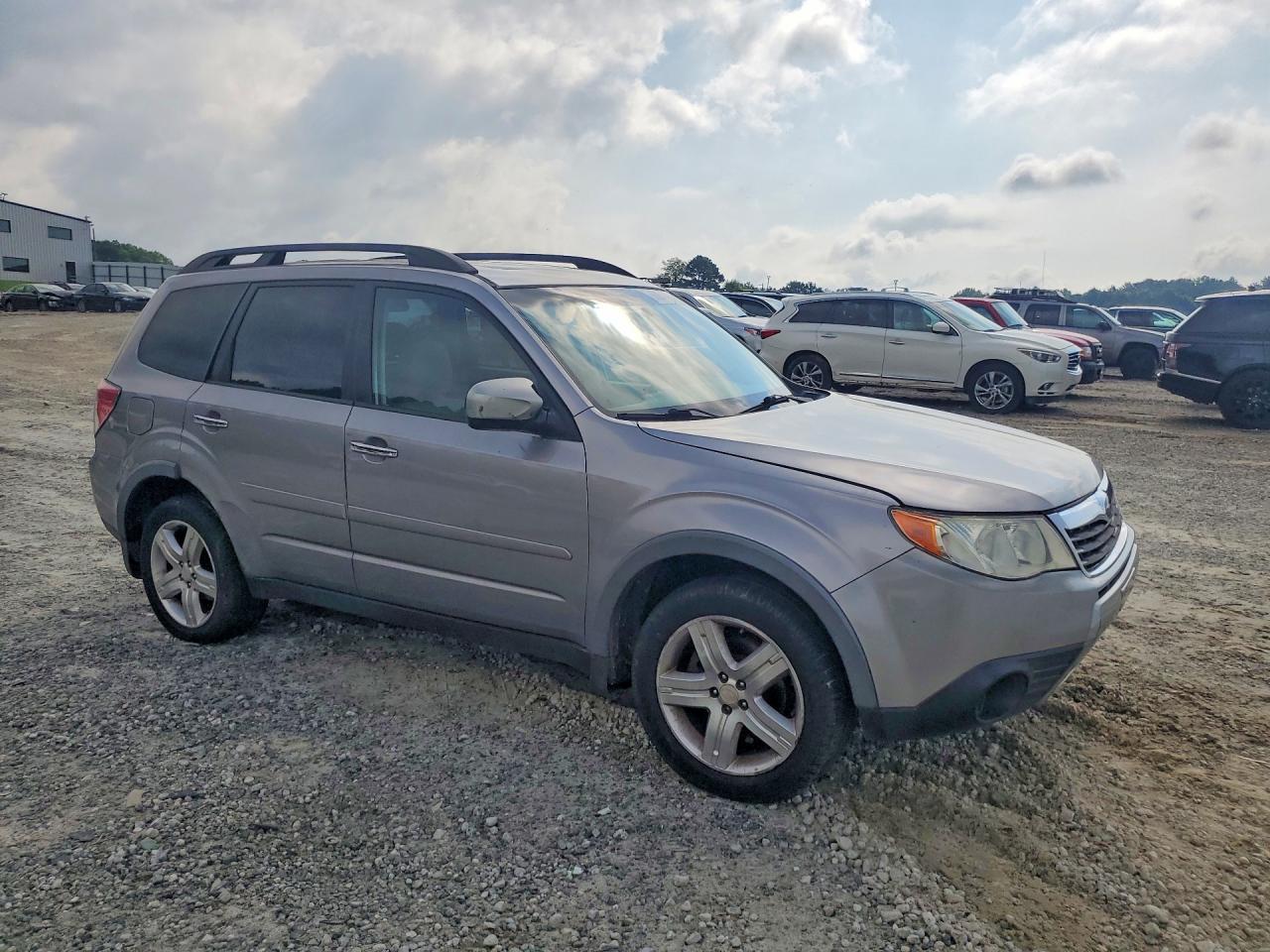 2009 Subaru Forester 2.5x Premium Silver vin: JF2SH63659H721581