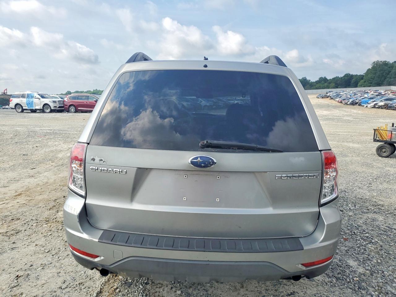 2009 Subaru Forester 2.5x Premium Silver vin: JF2SH63659H721581