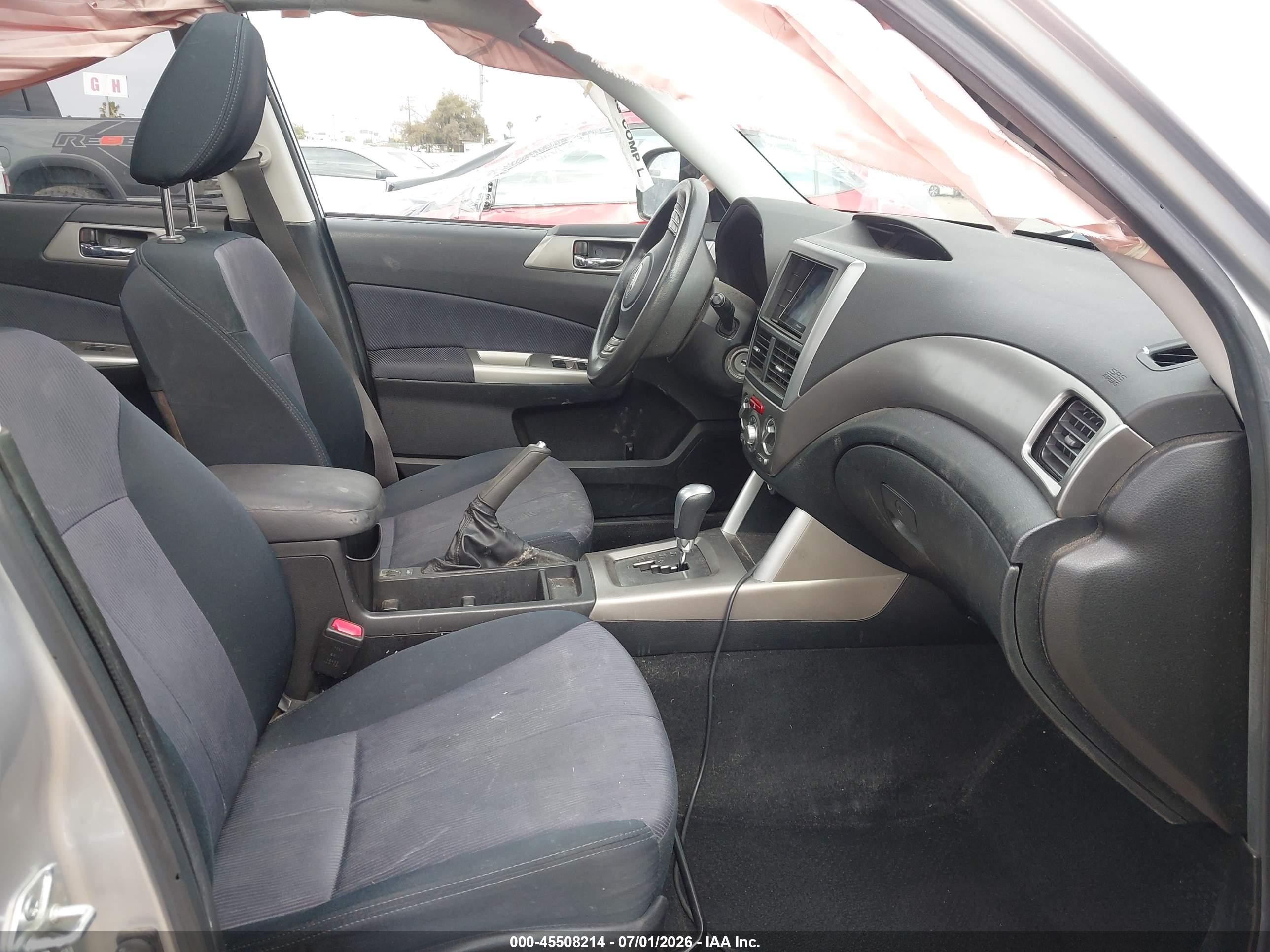 2009 Subaru Forester 2.5x Silver vin: JF2SH63659H758548