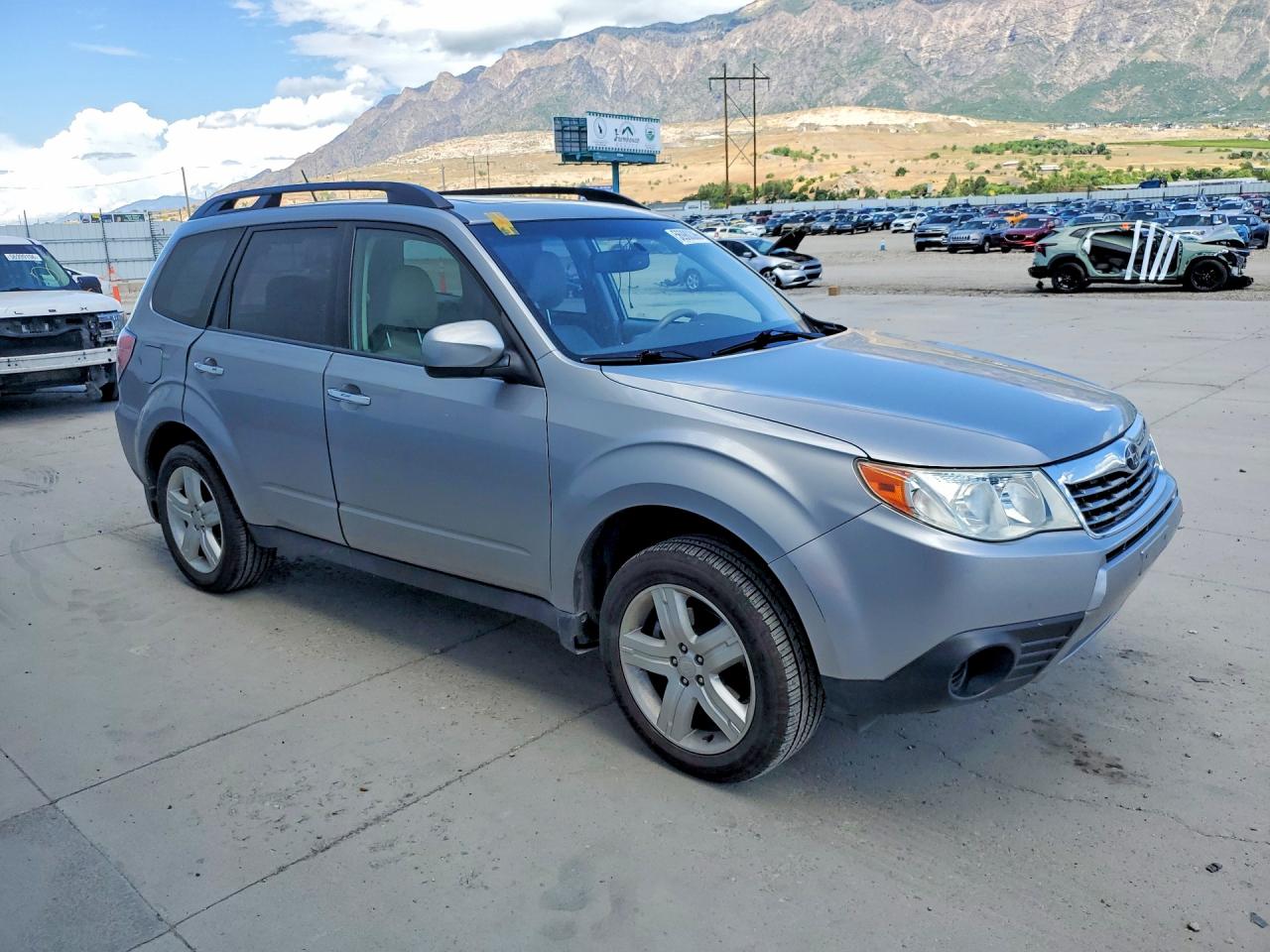 2009 Subaru Forester 2.5x Premium Silver vin: JF2SH63659H777178