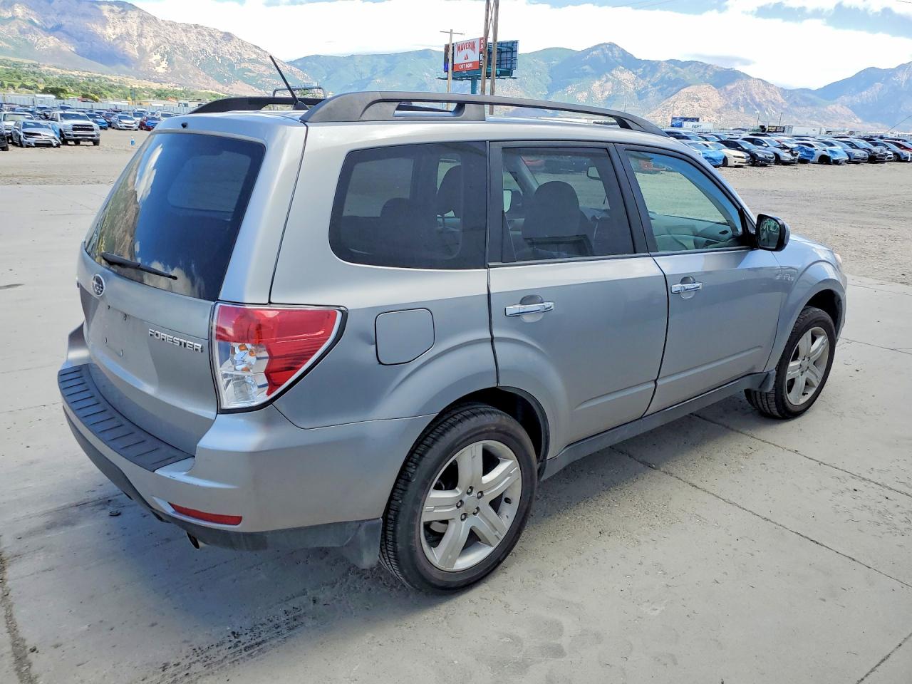 2009 Subaru Forester 2.5x Premium Silver vin: JF2SH63659H777178