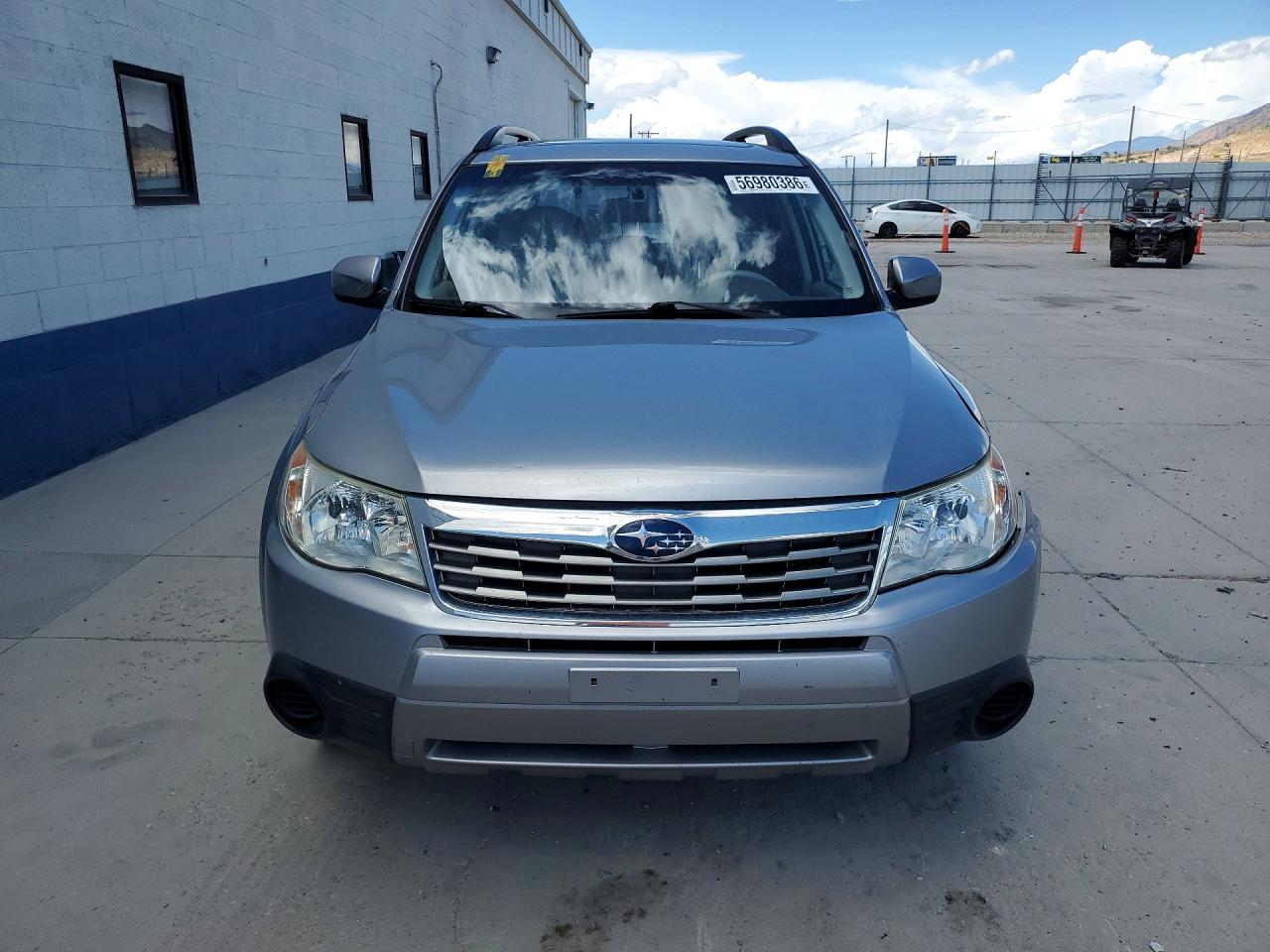 2009 Subaru Forester 2.5x Premium Silver vin: JF2SH63659H777178