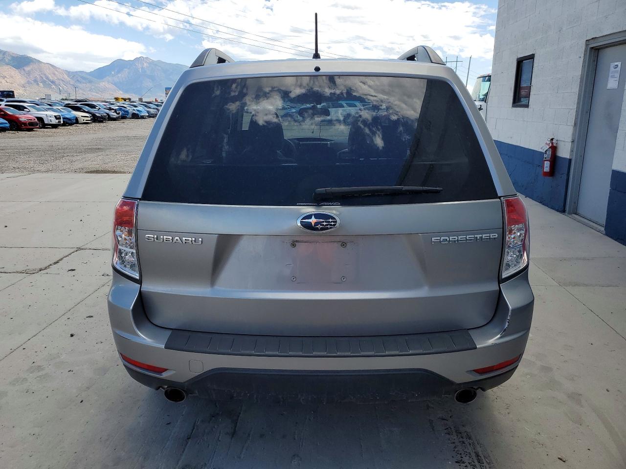 2009 Subaru Forester 2.5x Premium Silver vin: JF2SH63659H777178