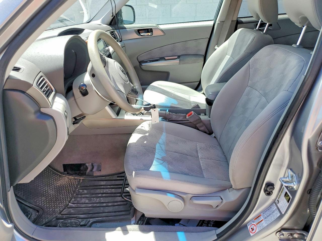 2009 Subaru Forester 2.5x Premium Silver vin: JF2SH63659H777178