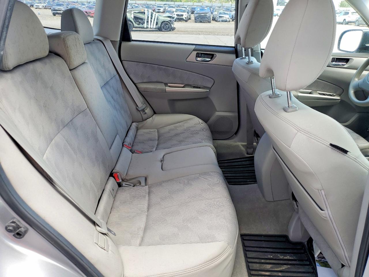 2009 Subaru Forester 2.5x Premium Silver vin: JF2SH63659H777178