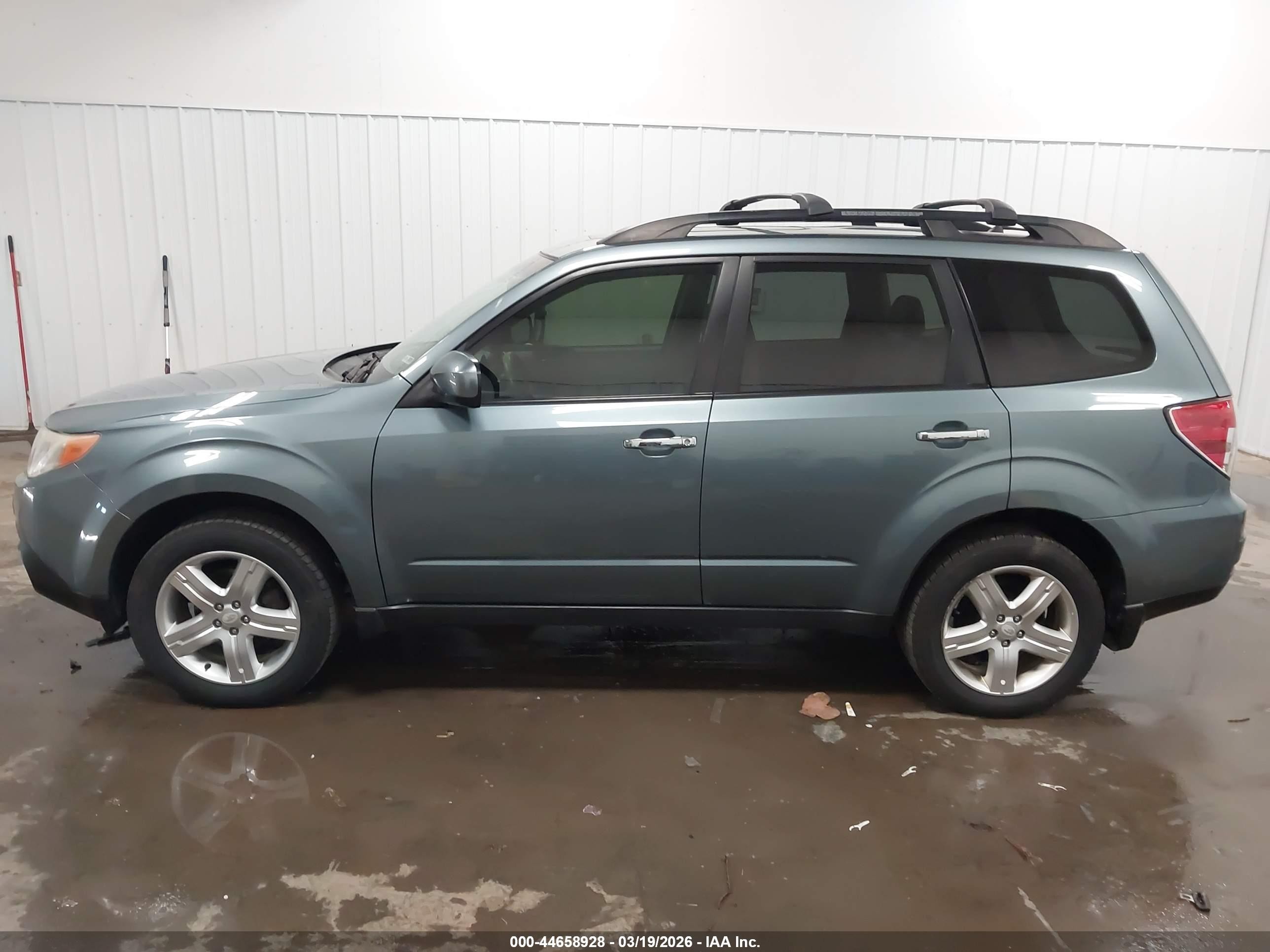 2009 Subaru Forester 2.5x Light Blue vin: JF2SH63659H778010