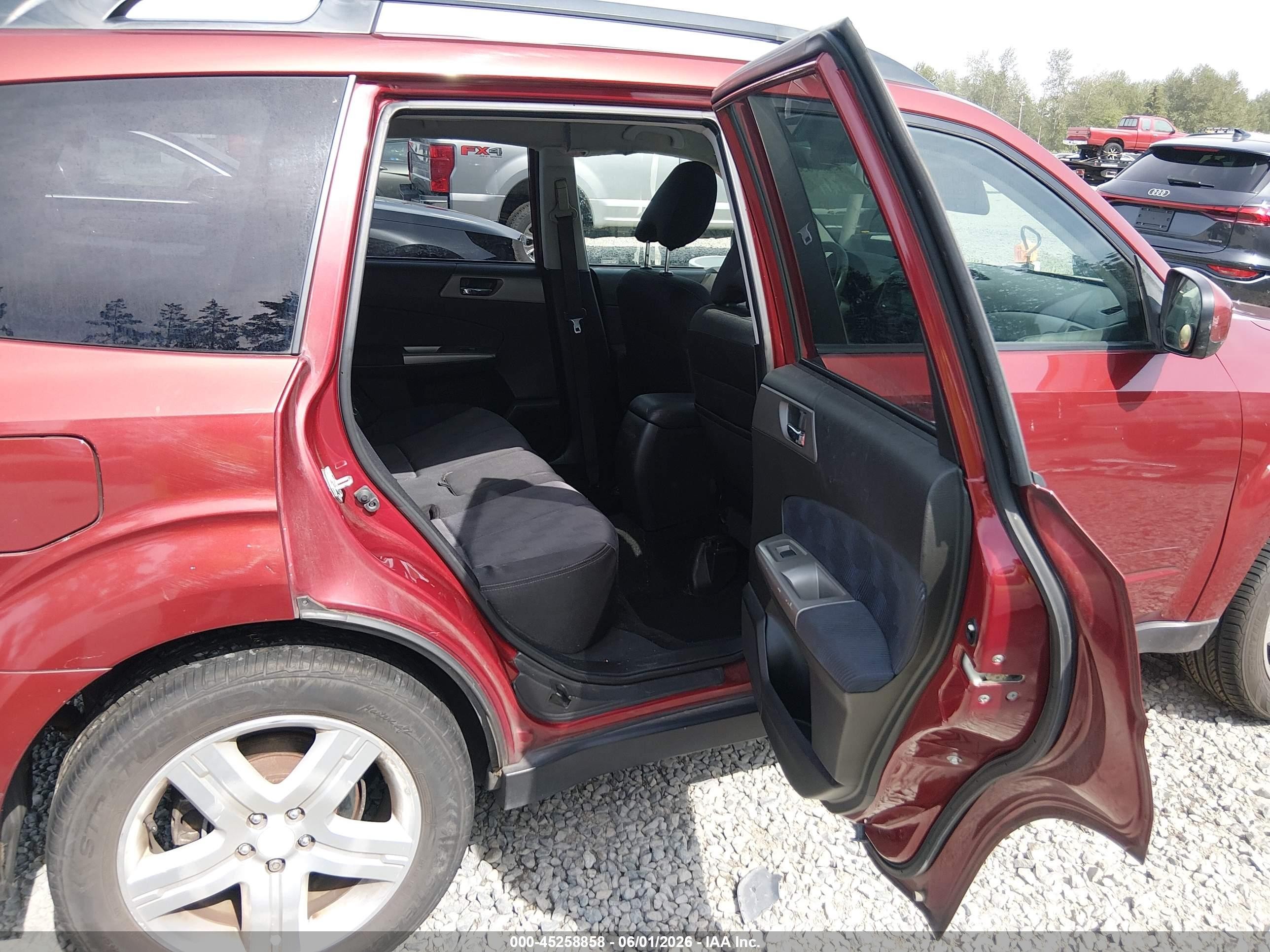2009 Subaru Forester 2.5x Red vin: JF2SH63669H710685
