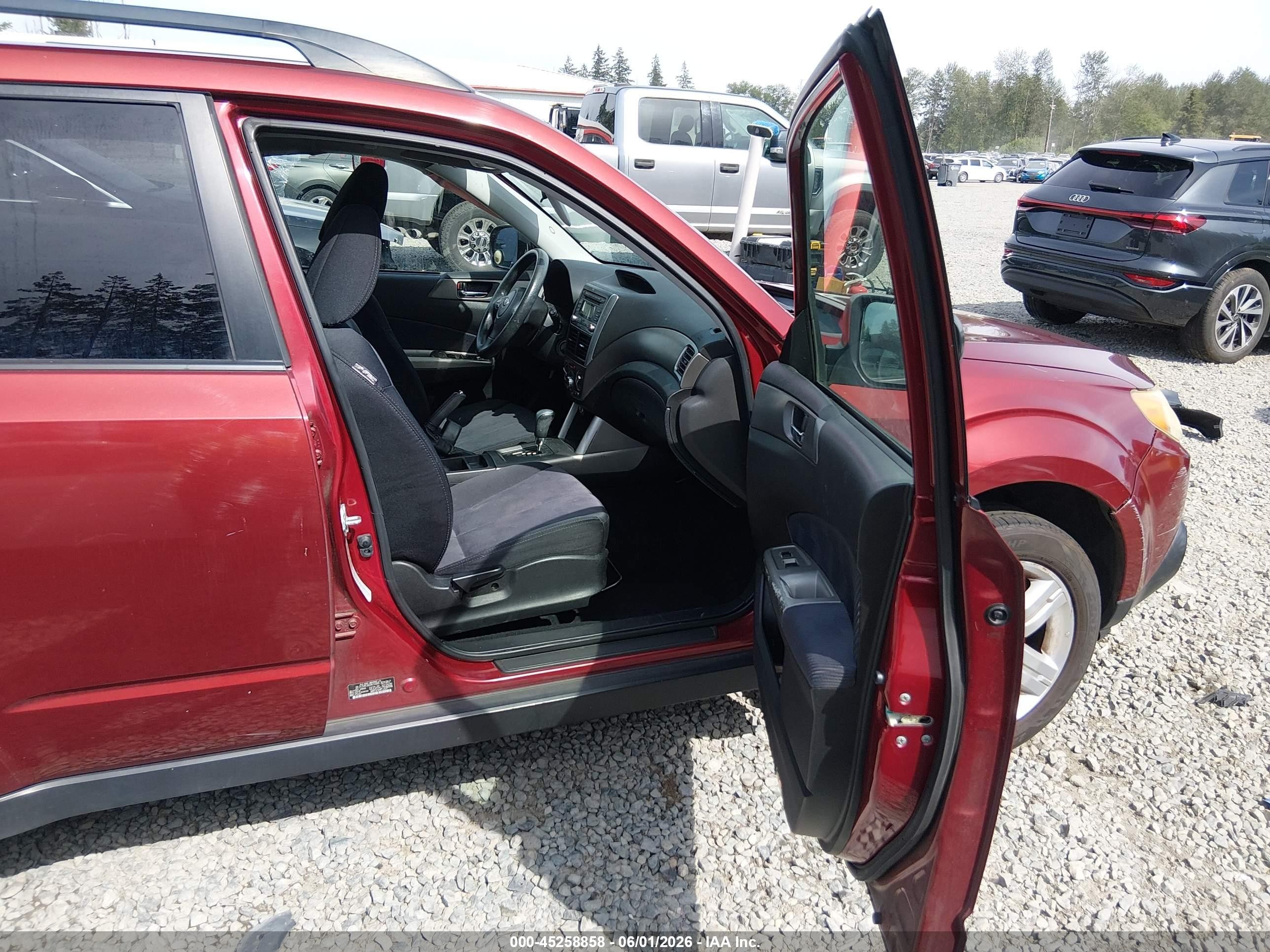2009 Subaru Forester 2.5x Red vin: JF2SH63669H710685