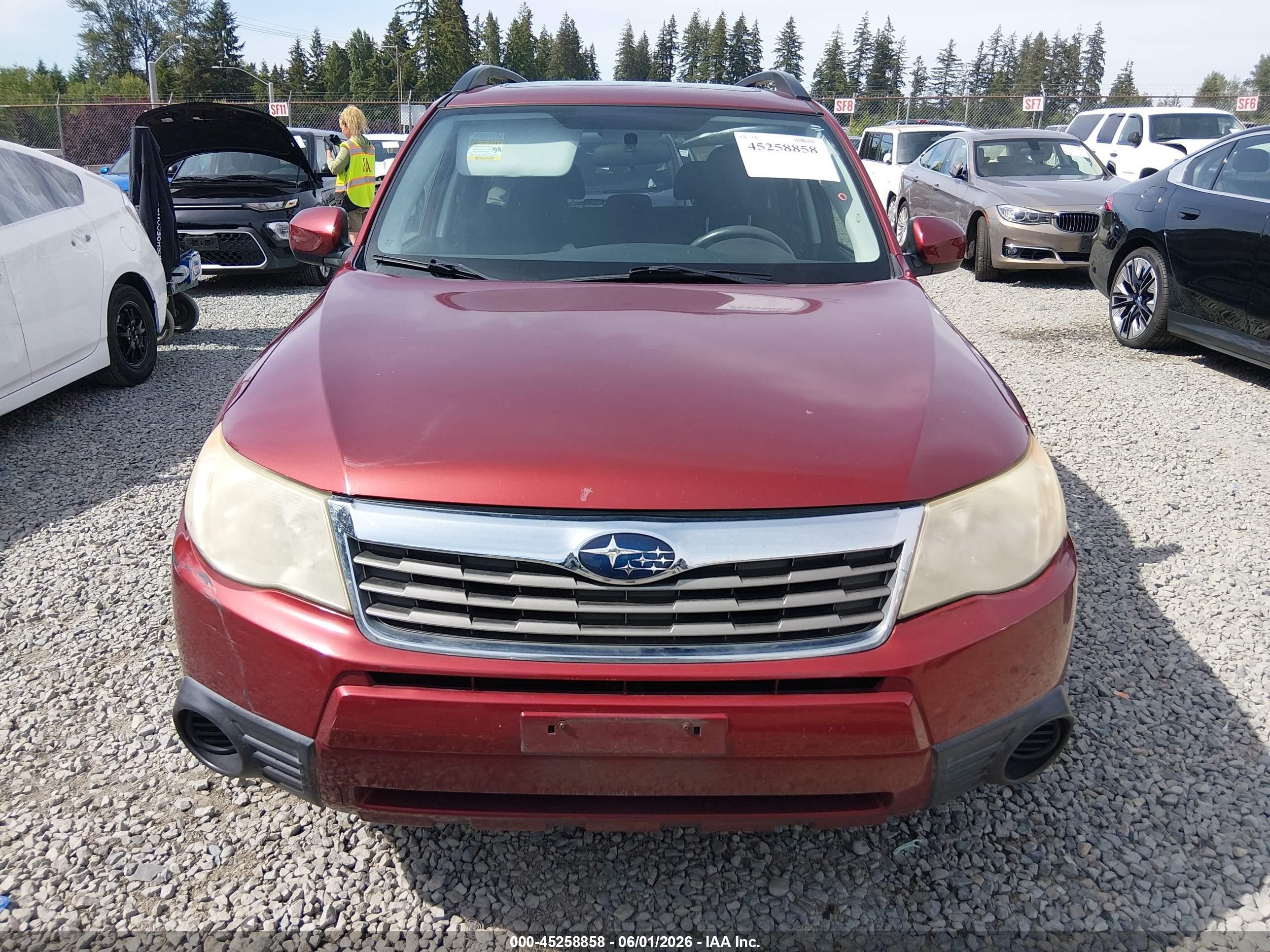 2009 Subaru Forester 2.5x Red vin: JF2SH63669H710685