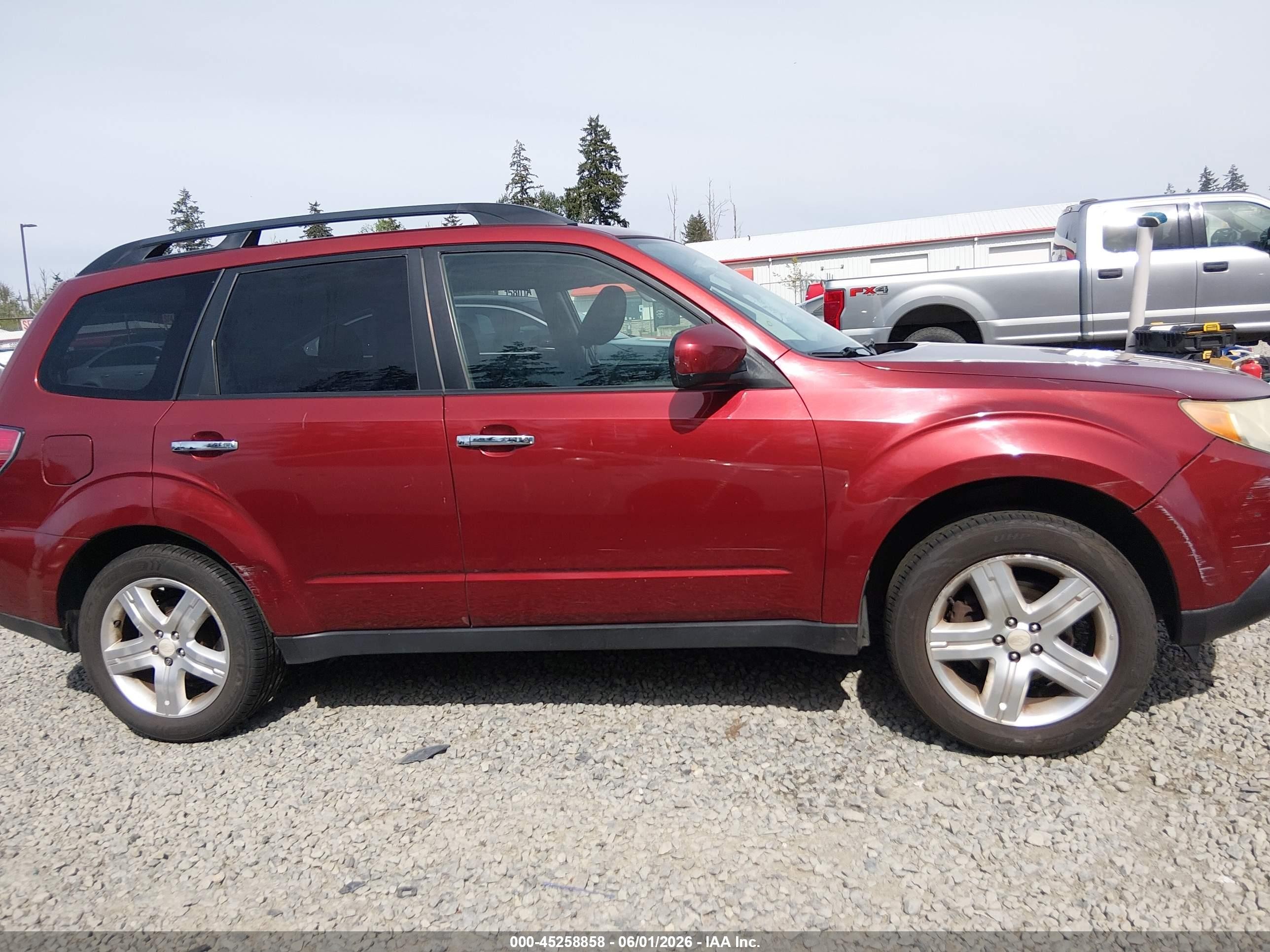2009 Subaru Forester 2.5x Red vin: JF2SH63669H710685