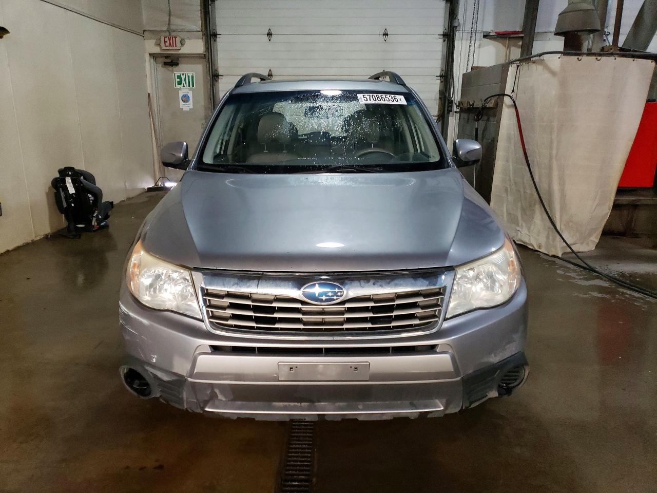 2009 Subaru Forester 2.5x Premium Silver vin: JF2SH63669H711240