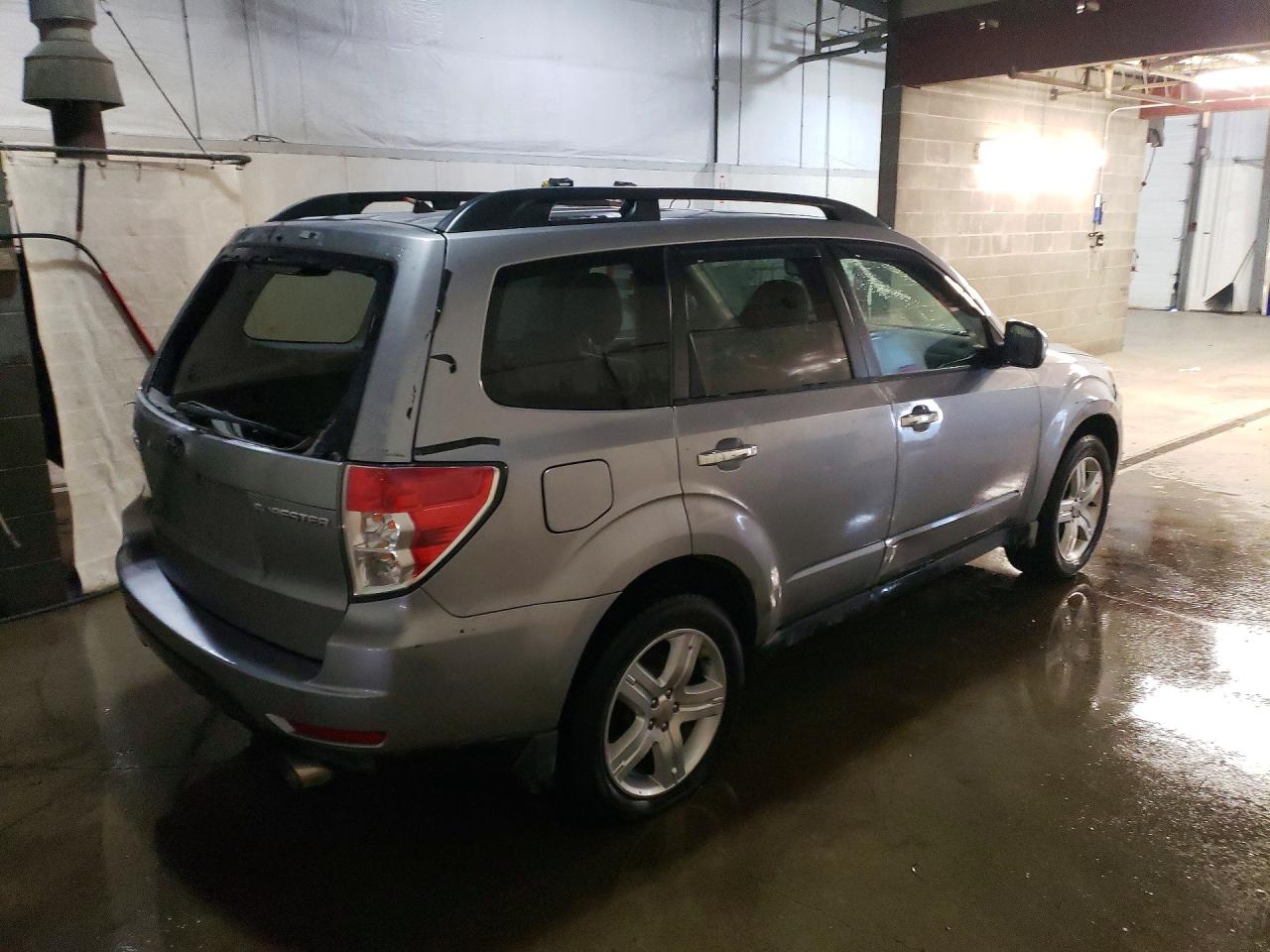 2009 Subaru Forester 2.5x Premium Silver vin: JF2SH63669H711240