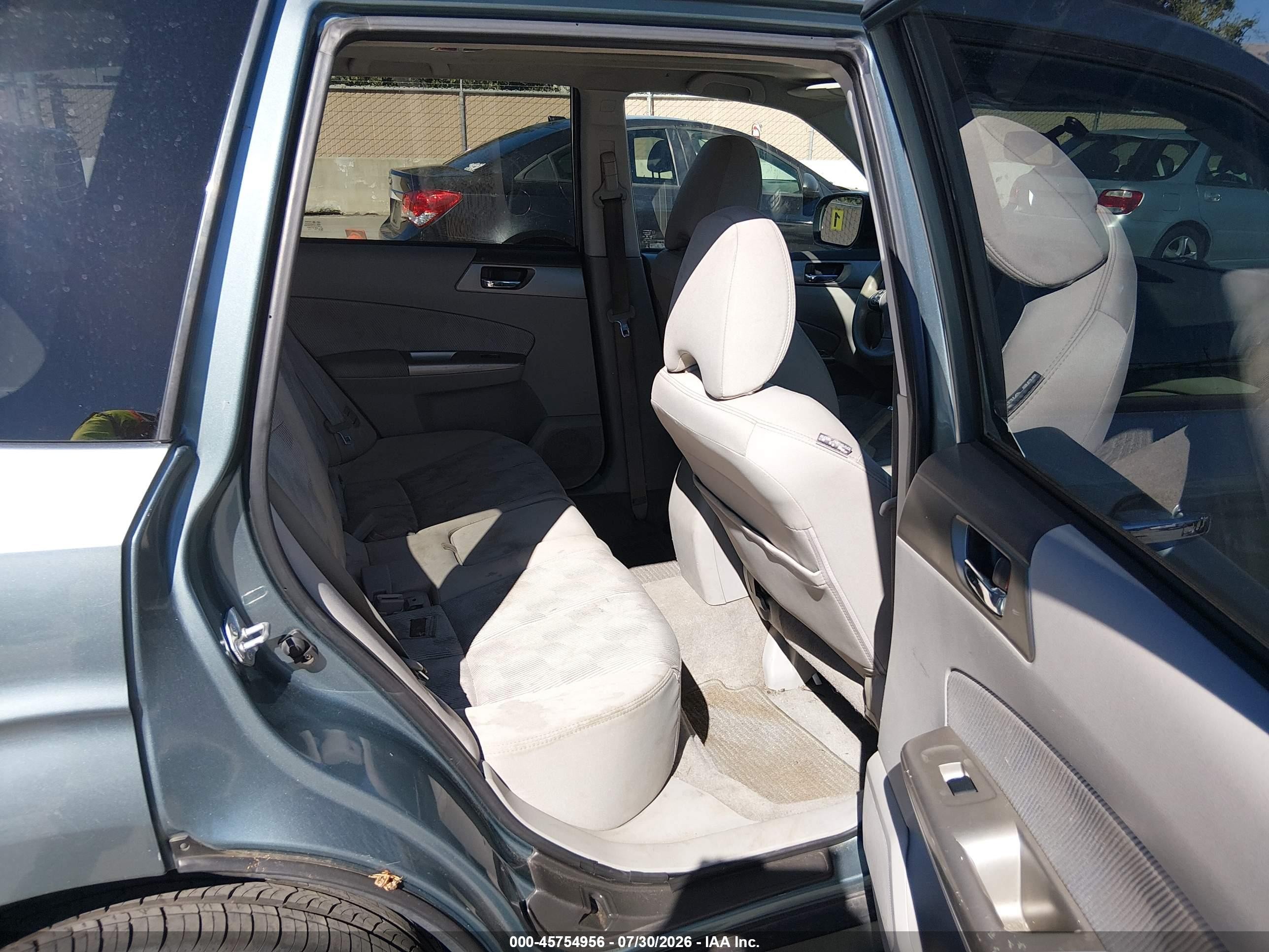 2009 Subaru Forester 2.5x Cream vin: JF2SH63669H716454