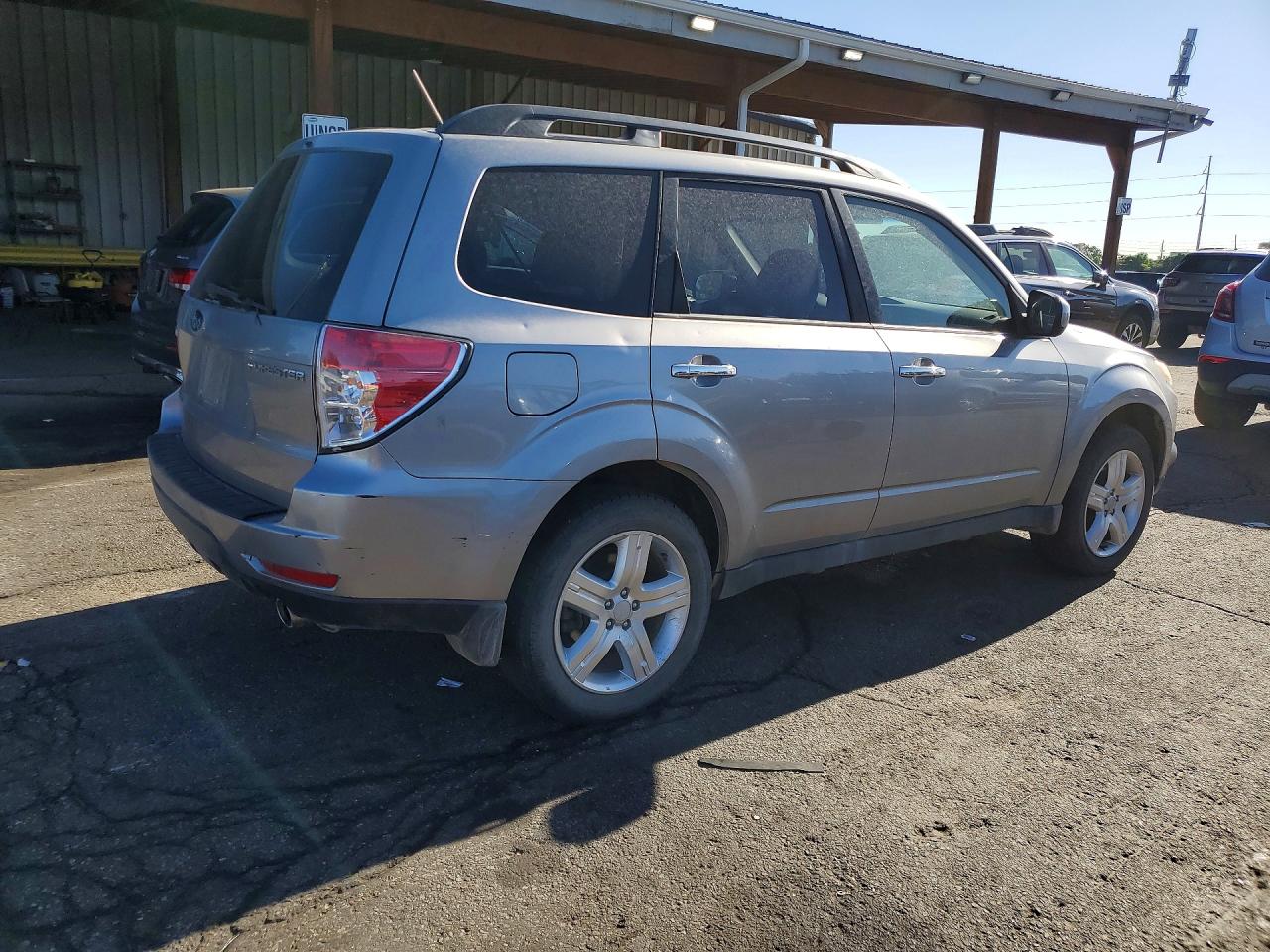 2009 Subaru Forester 2.5x Premium Silver vin: JF2SH63669H724876