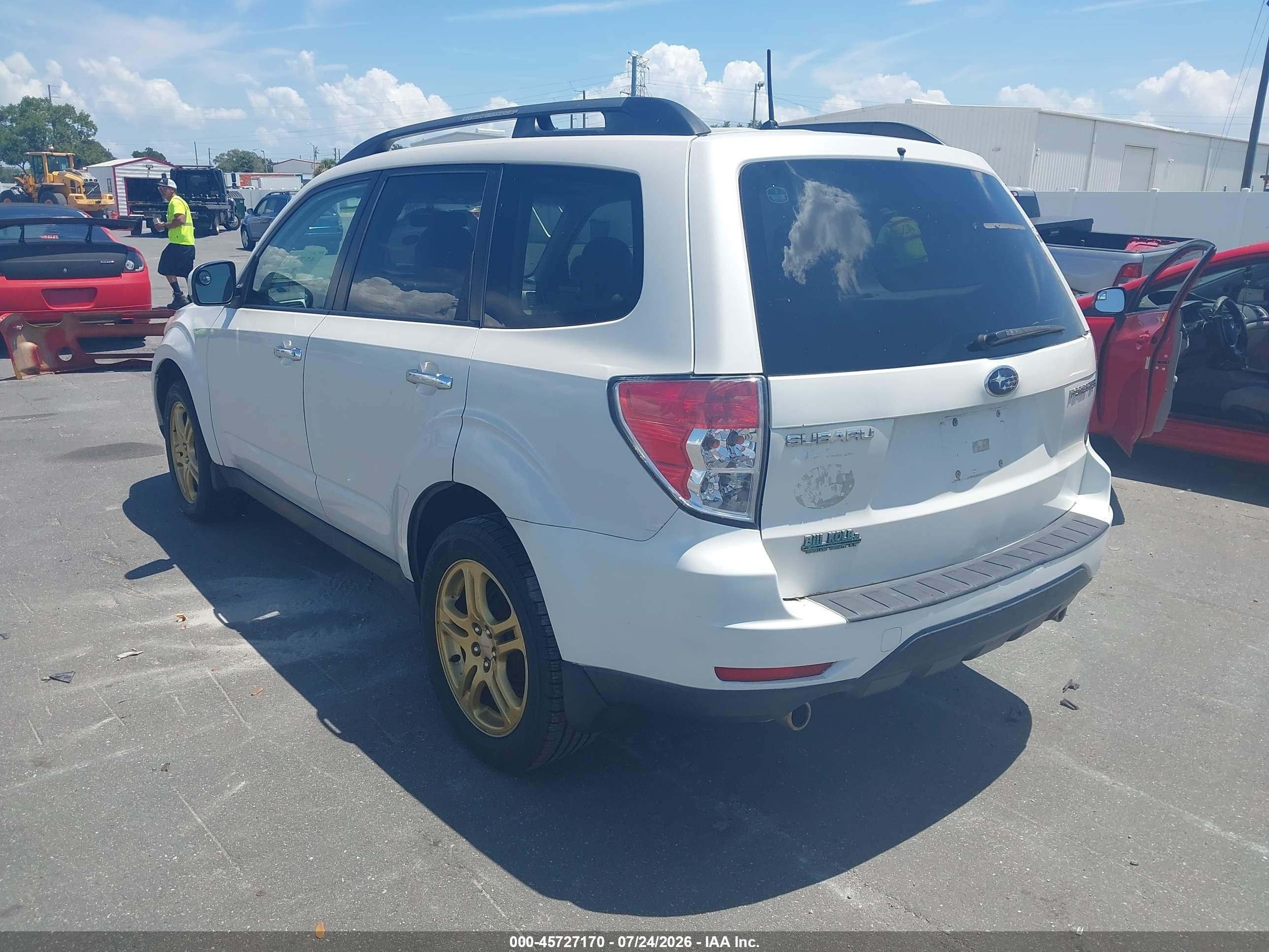 2009 Subaru Forester 2.5x White vin: JF2SH63669H745095