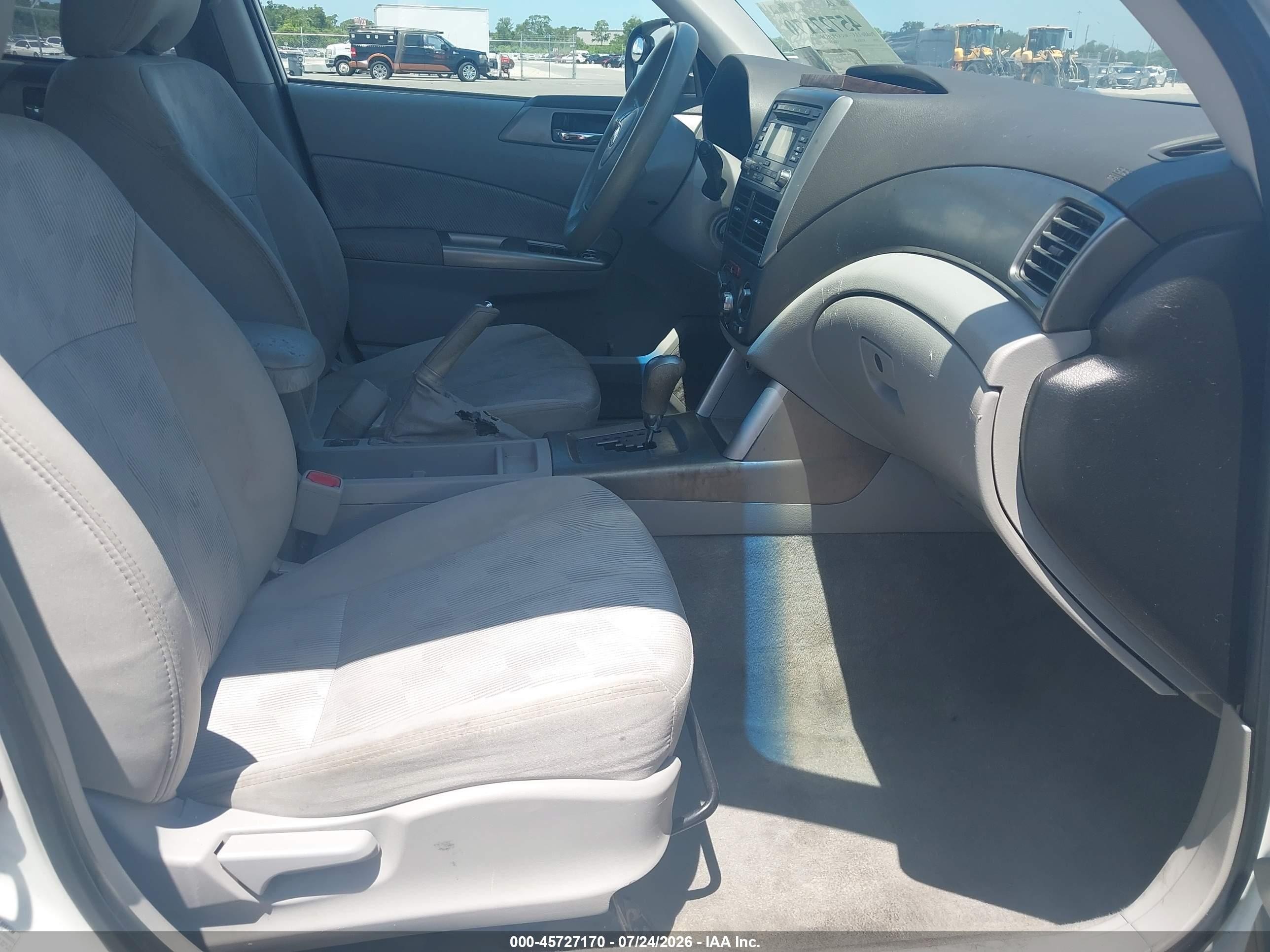 2009 Subaru Forester 2.5x White vin: JF2SH63669H745095
