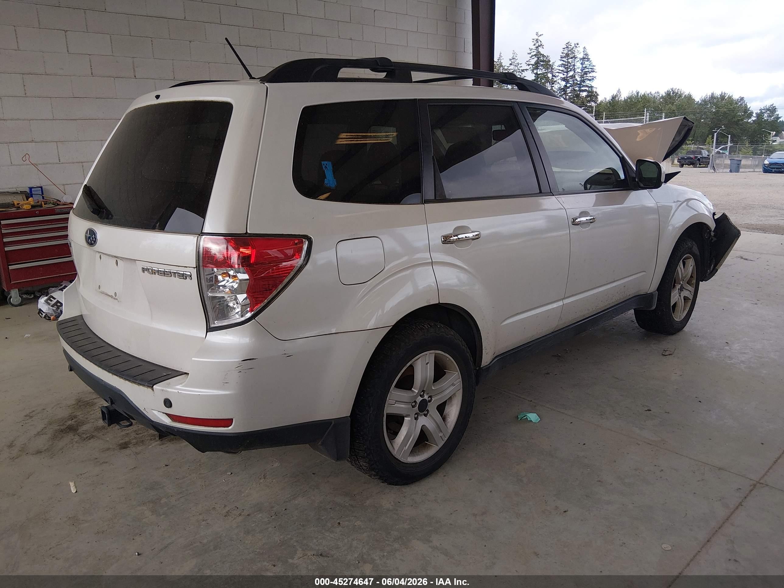 2009 Subaru Forester 2.5x White vin: JF2SH63669H794975