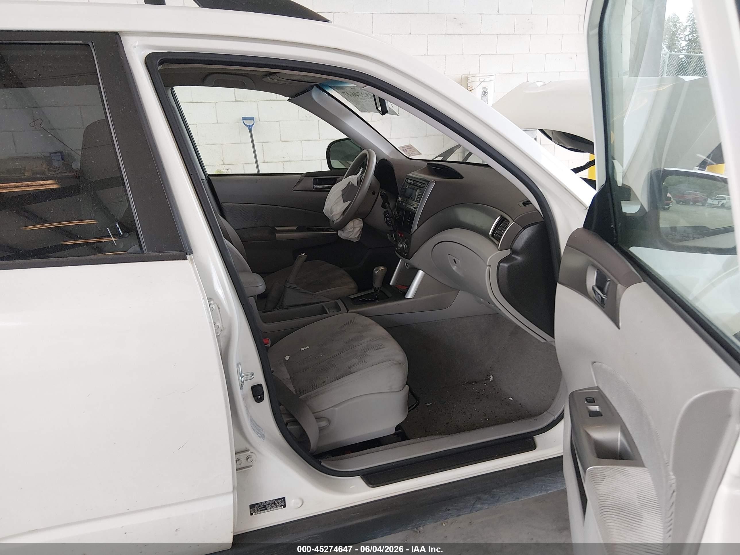 2009 Subaru Forester 2.5x White vin: JF2SH63669H794975
