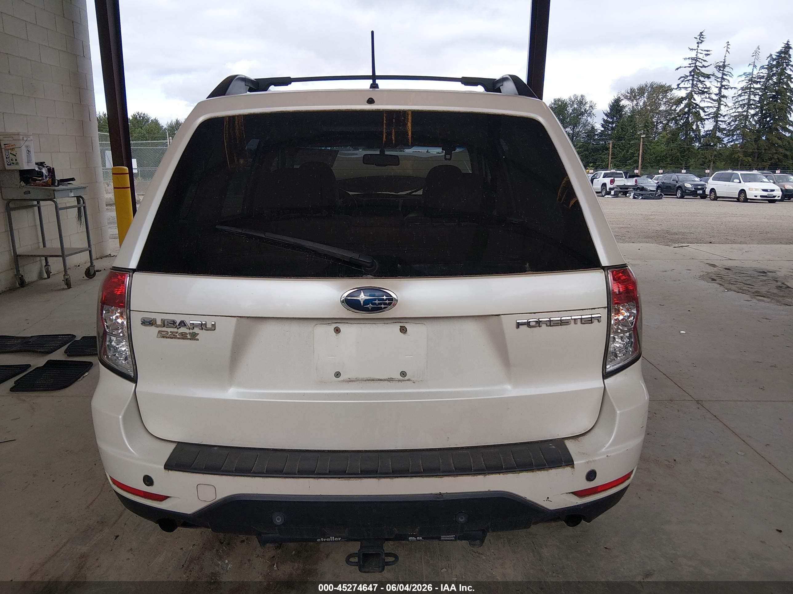 2009 Subaru Forester 2.5x White vin: JF2SH63669H794975