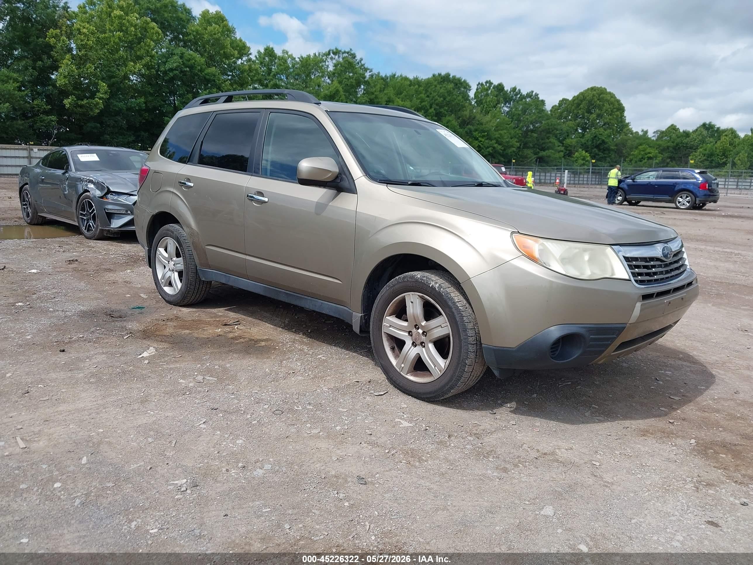 2009 Subaru Forester 2.5x Gold vin: JF2SH63679H721596