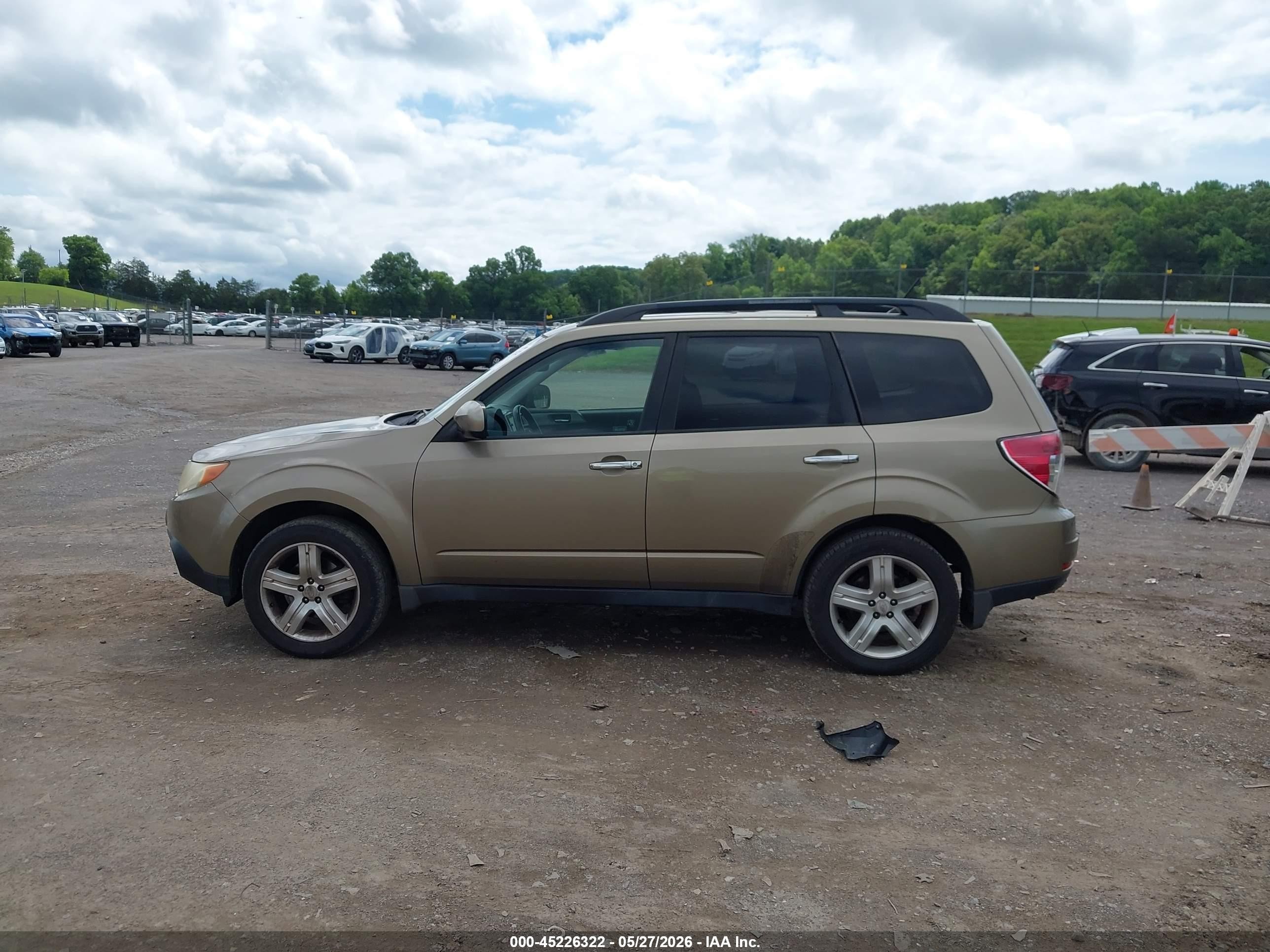 2009 Subaru Forester 2.5x Gold vin: JF2SH63679H721596