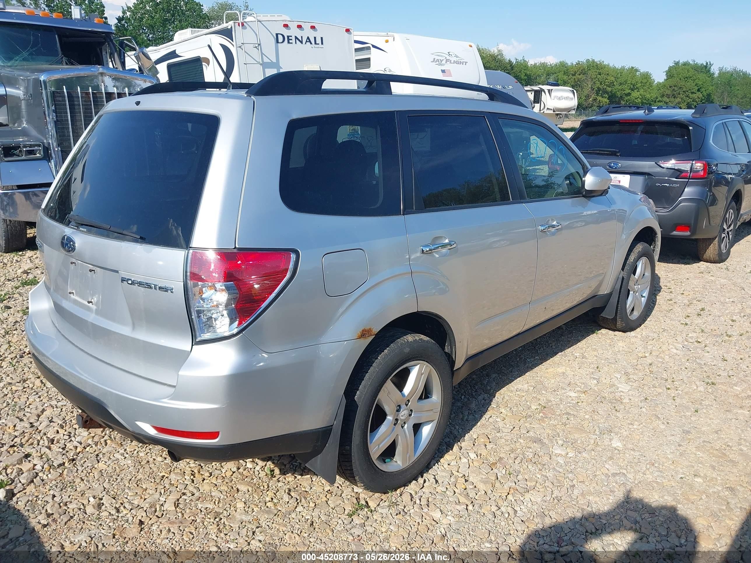 2009 Subaru Forester 2.5x Silver vin: JF2SH63689G714811