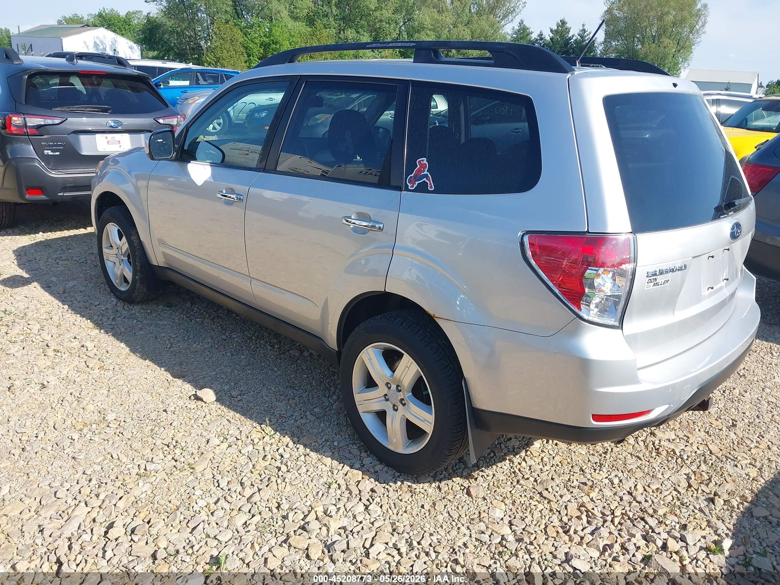 2009 Subaru Forester 2.5x Silver vin: JF2SH63689G714811